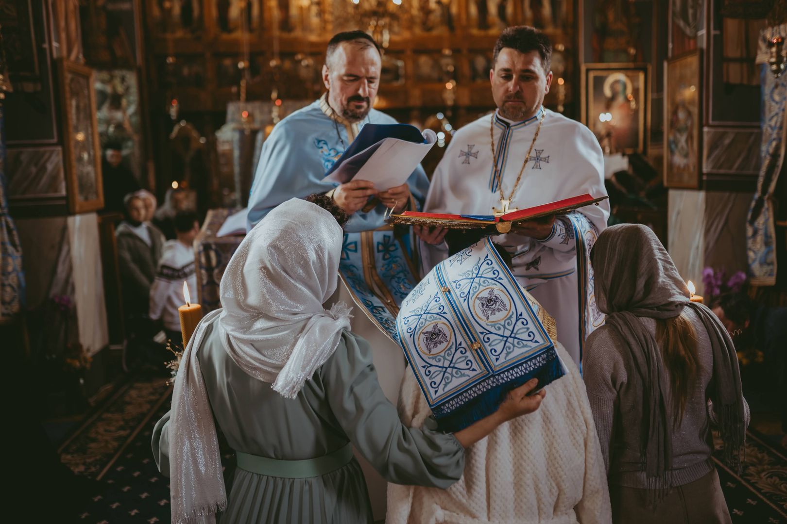 Între Lumină și întuneric: Cronica unui Botez săvârșit în refugiu, în Sâmbăta Paștilor