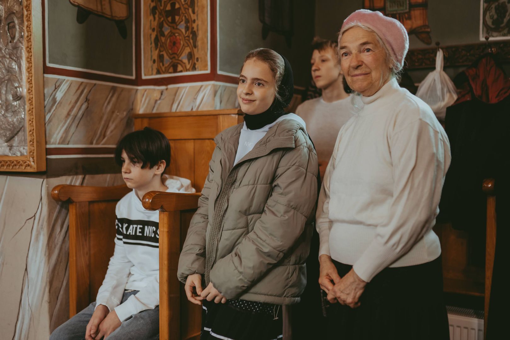 Între Lumină și întuneric: Cronica unui Botez săvârșit în refugiu, în Sâmbăta Paștilor