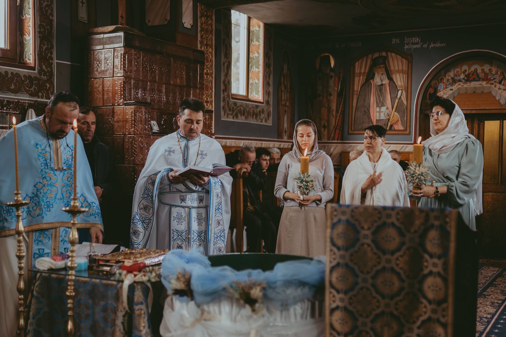 Între Lumină și întuneric: Cronica unui Botez săvârșit în refugiu, în Sâmbăta Paștilor