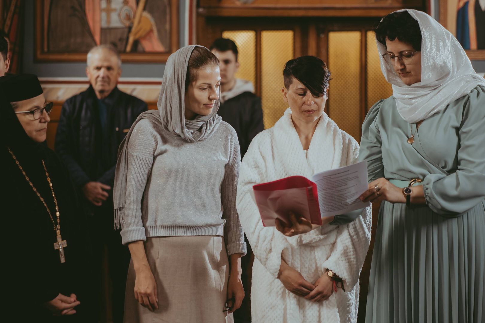 Între Lumină și întuneric: Cronica unui Botez săvârșit în refugiu, în Sâmbăta Paștilor