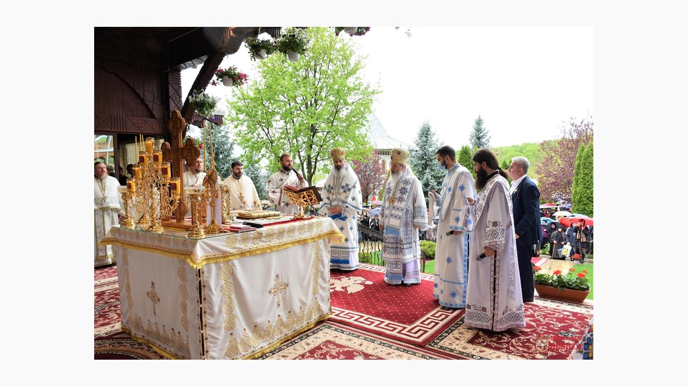 PS Ignatie: „Vă îndemn ca atunci când apar situații mai delicate în familii, în loc să vă consumați energia pe nimicuri, să citiți Paraclisul Maicii Domnului și să îi cereți ajutorul”