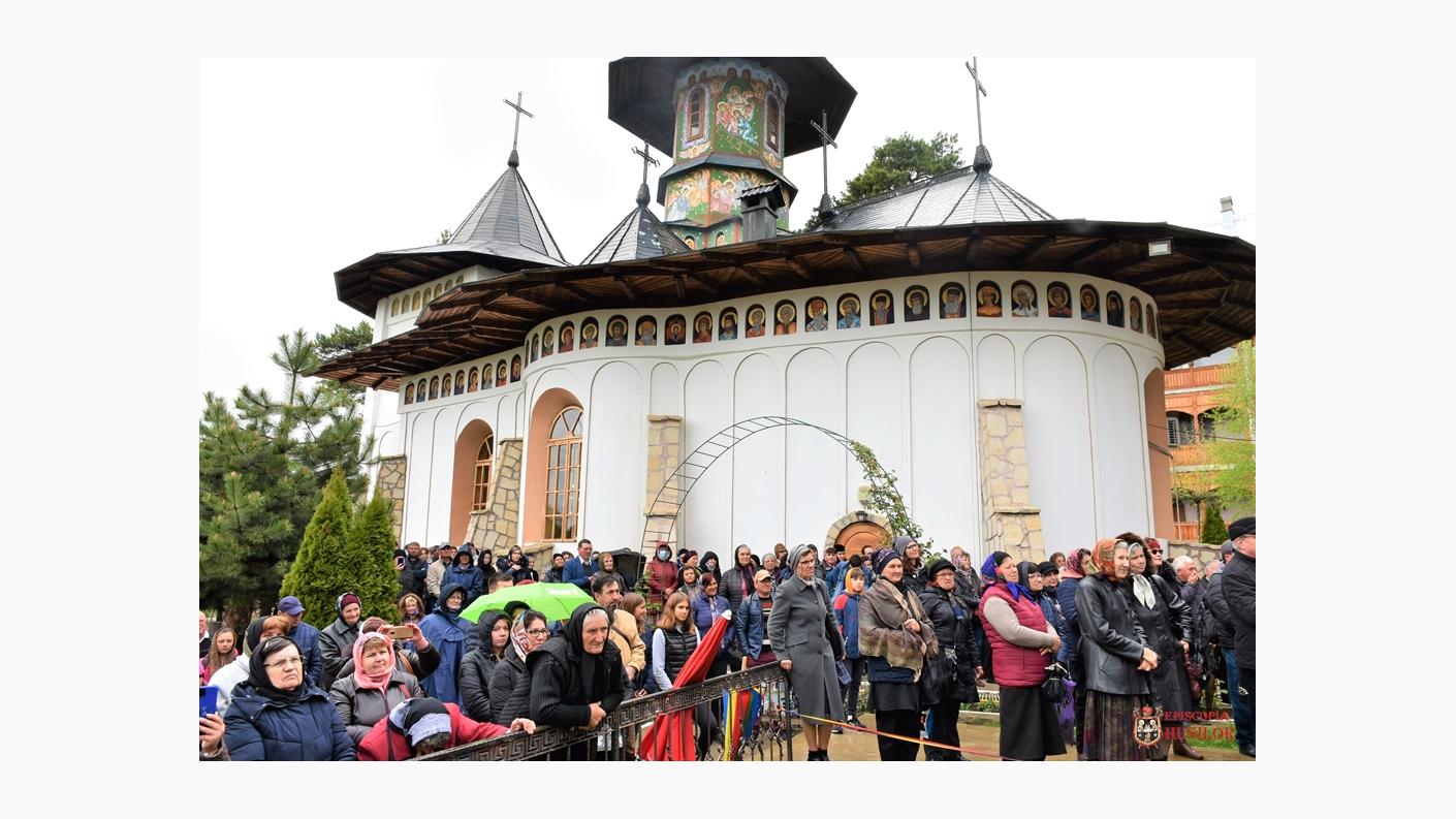 PS Ignatie: „Vă îndemn ca atunci când apar situații mai delicate în familii, în loc să vă consumați energia pe nimicuri, să citiți Paraclisul Maicii Domnului și să îi cereți ajutorul”