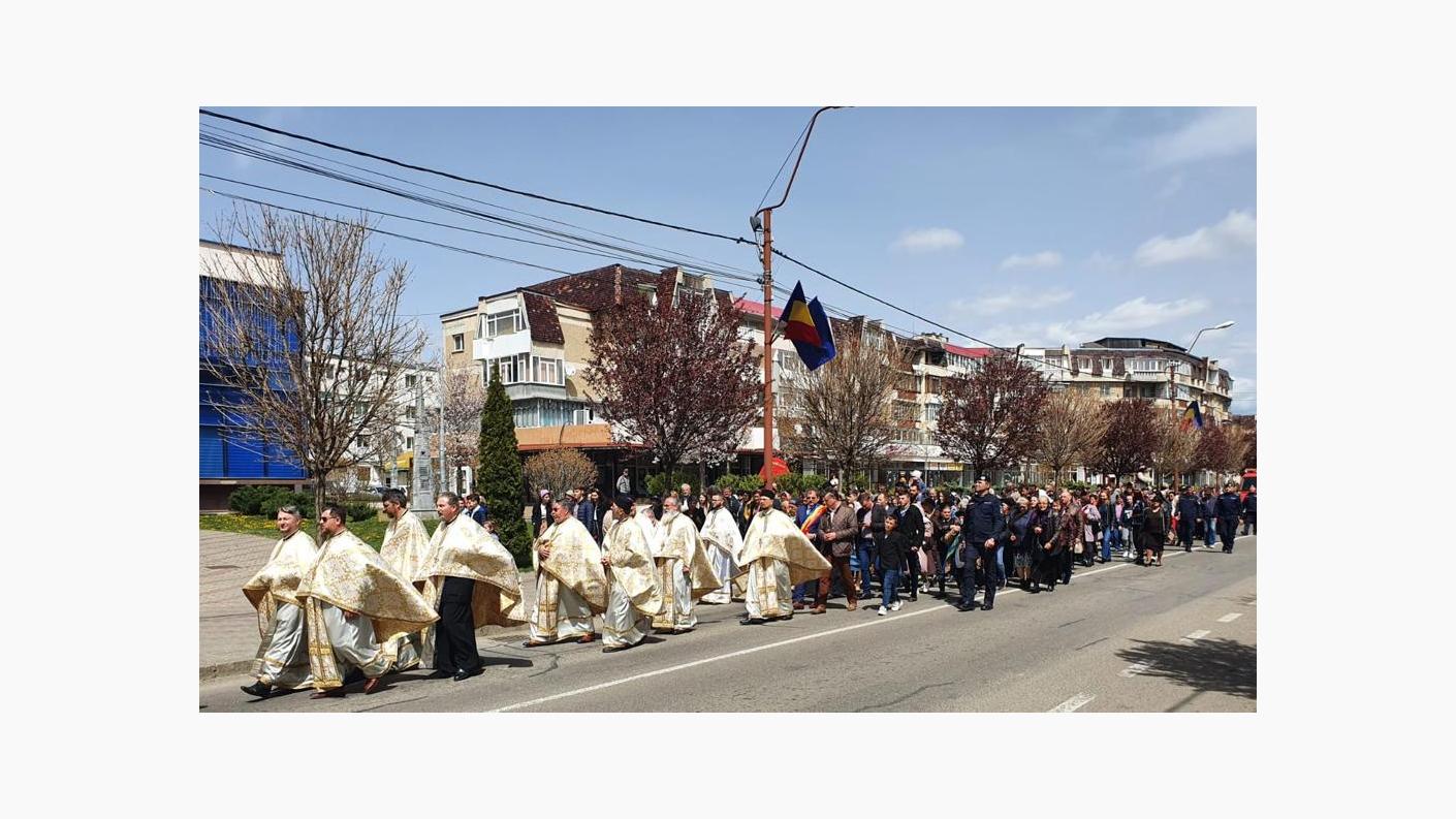 Procesiunea „Calea Luminii“, în Protopopiatul Moineşti