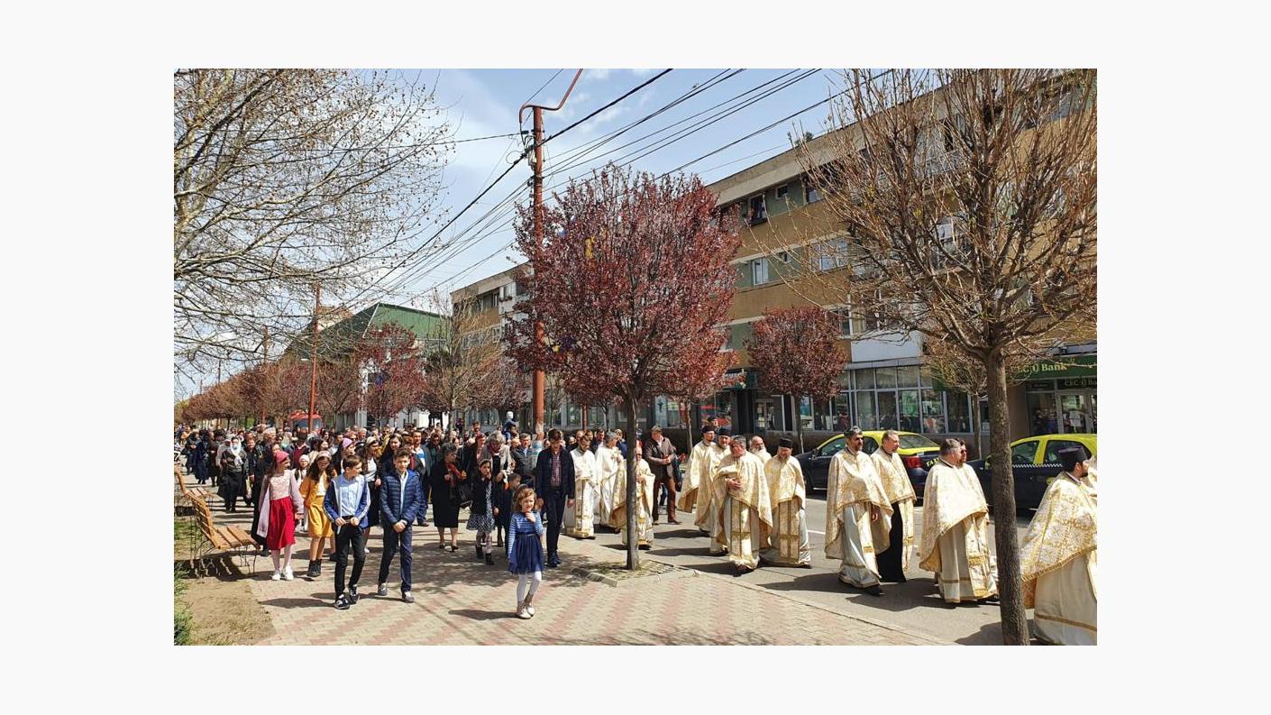 Procesiunea „Calea Luminii“, în Protopopiatul Moineşti