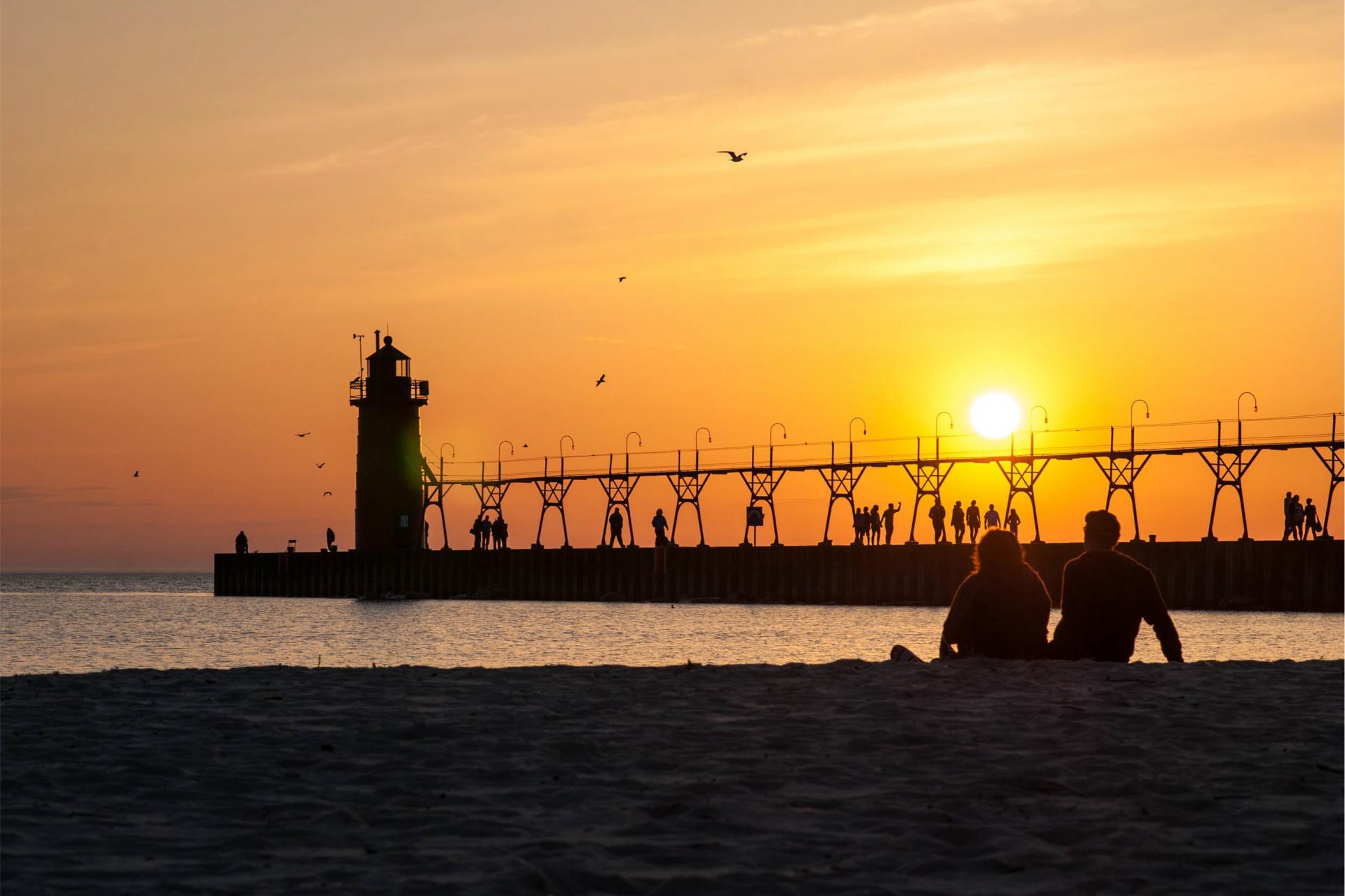 Șapte gesturi concrete de iubire pe care le așteaptă soția ta de la tine / Foto: AdobeStock apus de soare