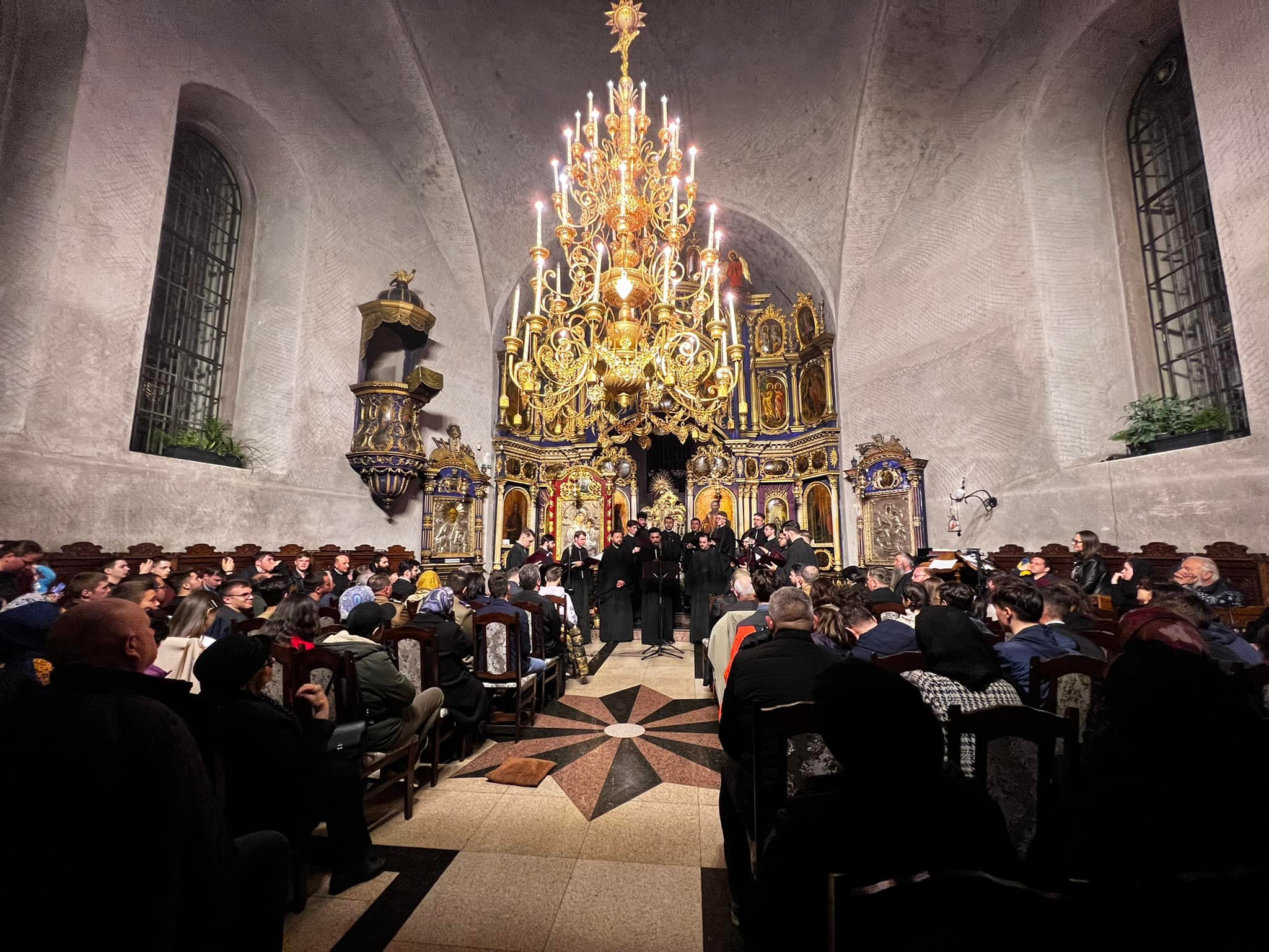 Corul academic Byzantion a adus „Lumina Crucii” la Botoșani