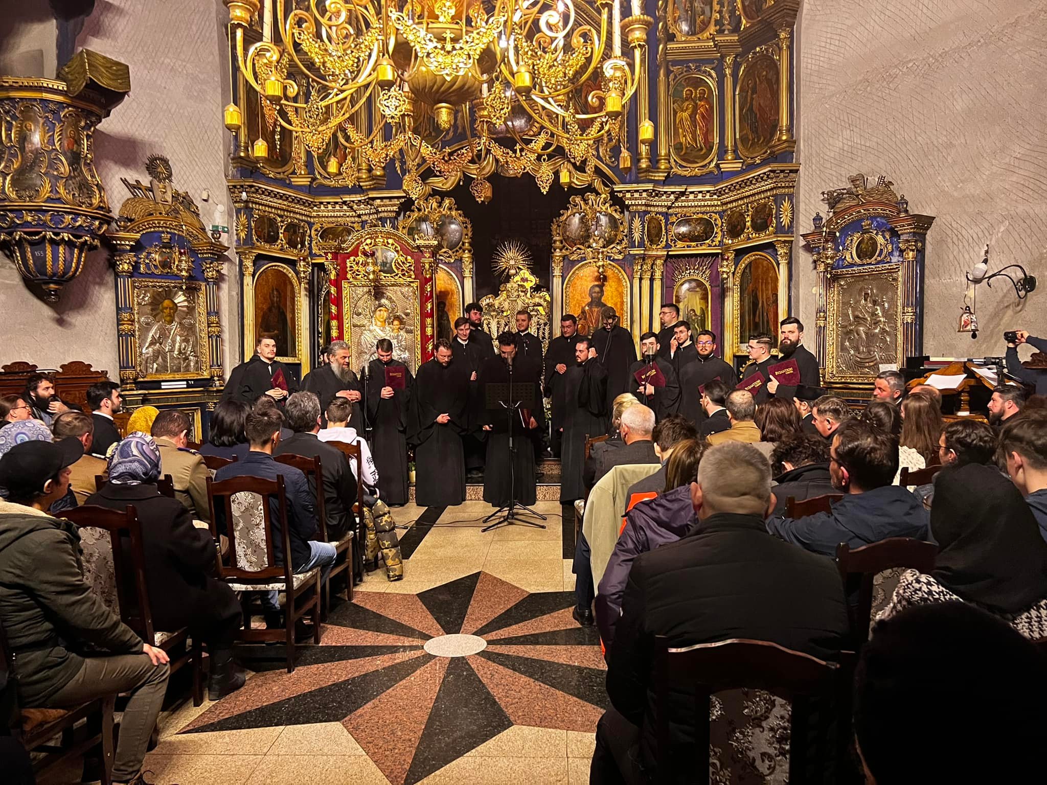 Corul academic Byzantion a adus „Lumina Crucii” la Botoșani