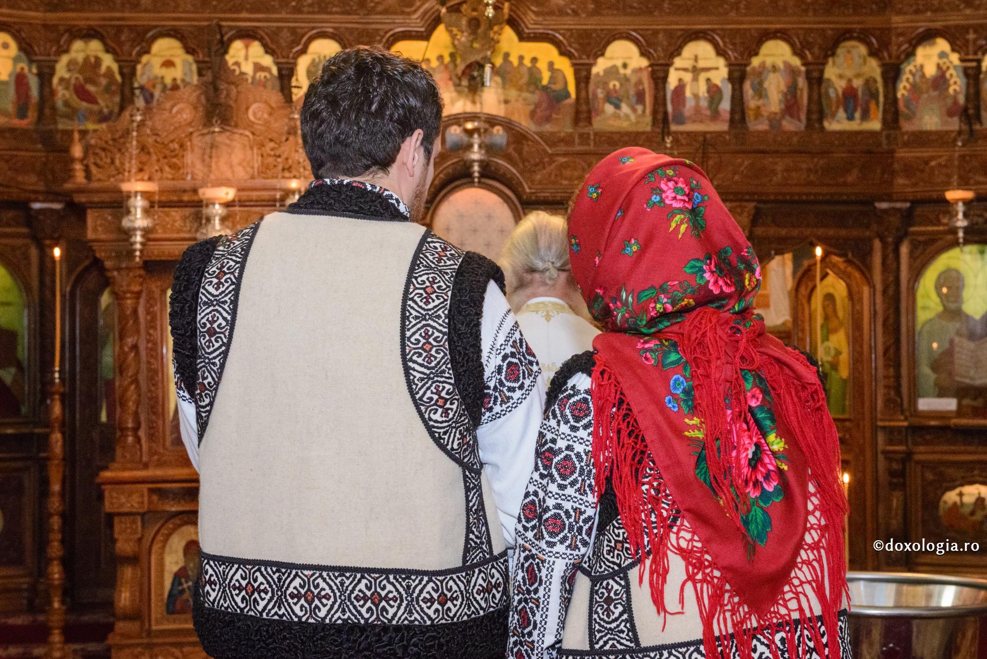 Foto: Oana Nechifor Să mergem la biserică în familie, nu singuri