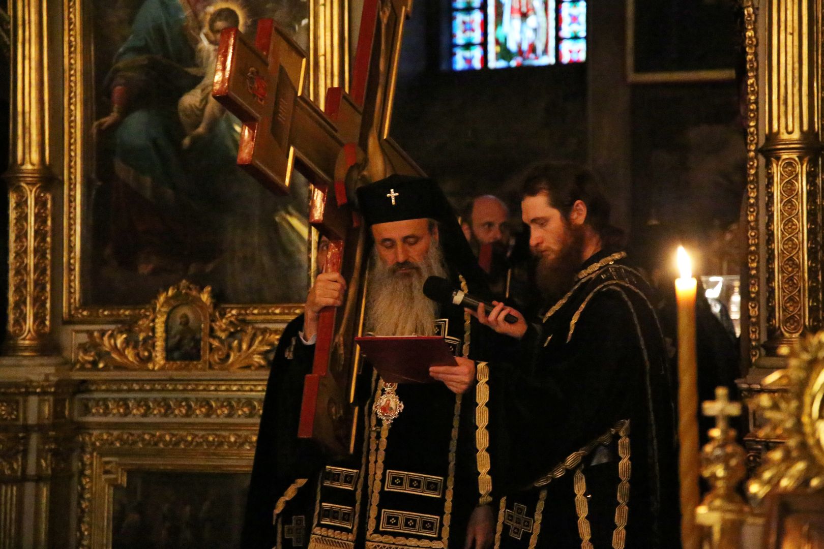 (Foto) „Săvârșitu-s-a!”: Denia celor 12 Evanghelii, la Catedrala Mitropolitană din Iași