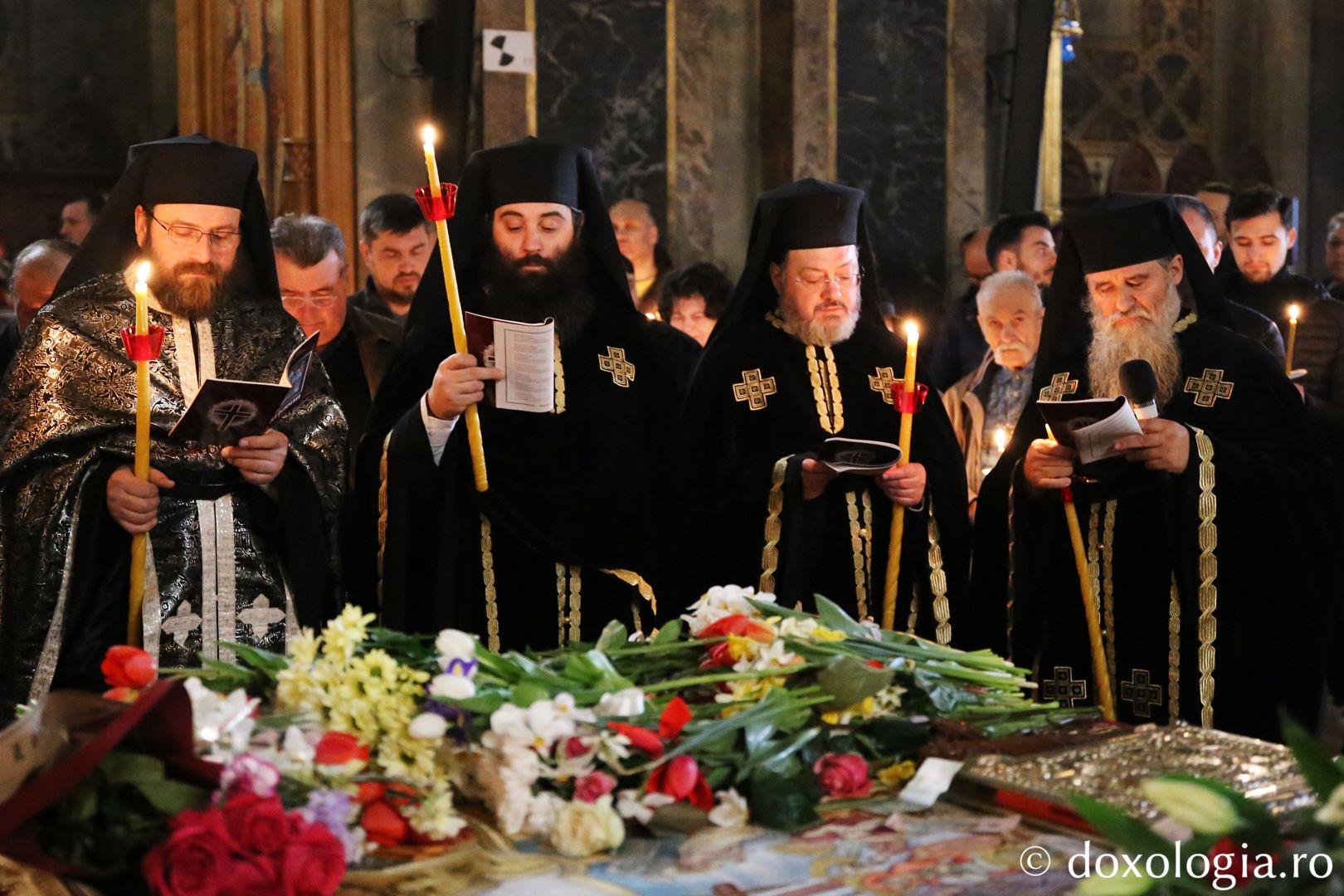 Denia Prohodului la Catedrala mitropolitană din Iași: „Aduceri aminte ale unor momente înfricoșătoare, sfinte și mari pentru istoria lumii”