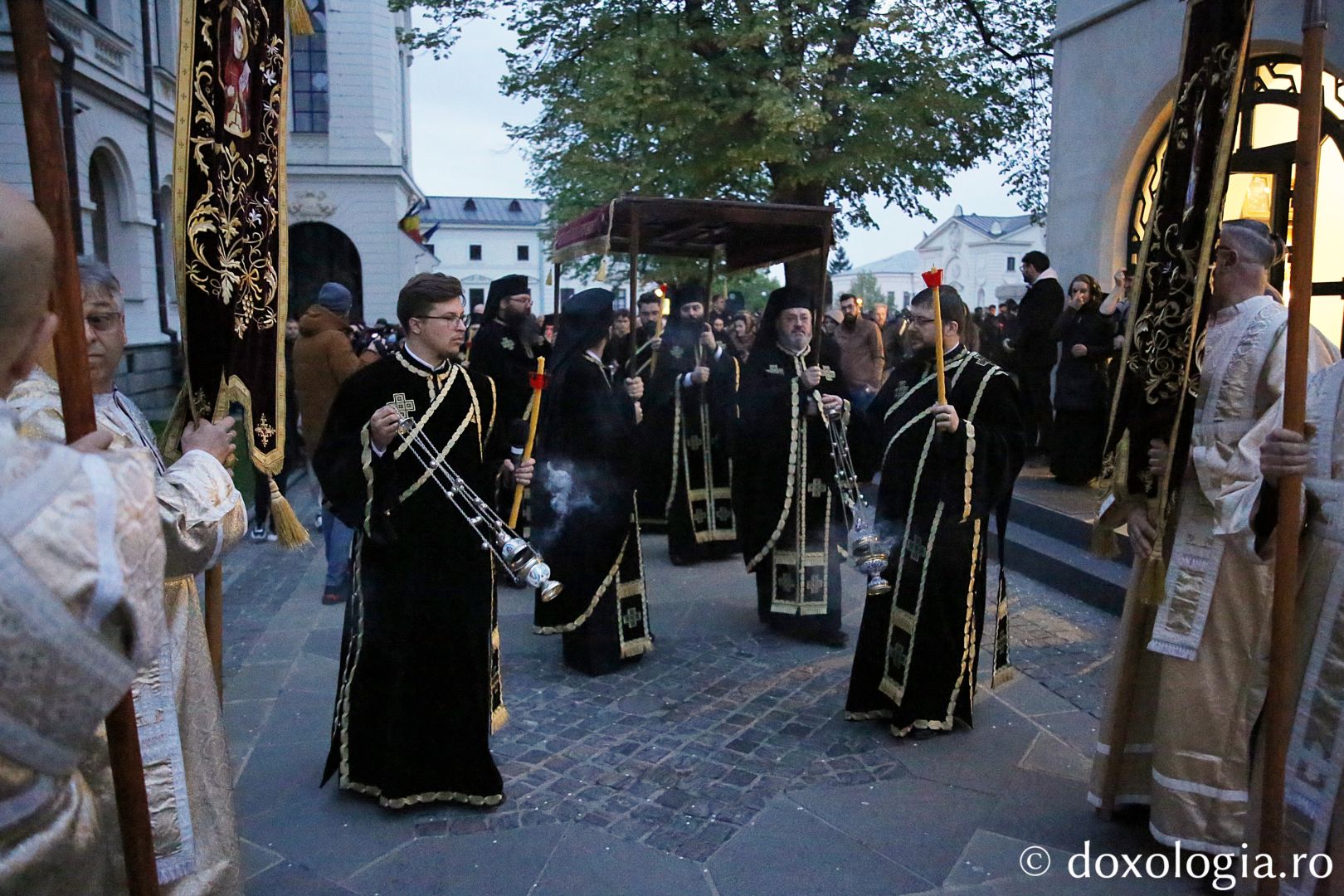 Denia Prohodului la Catedrala mitropolitană din Iași: „Aduceri aminte ale unor momente înfricoșătoare, sfinte și mari pentru istoria lumii”