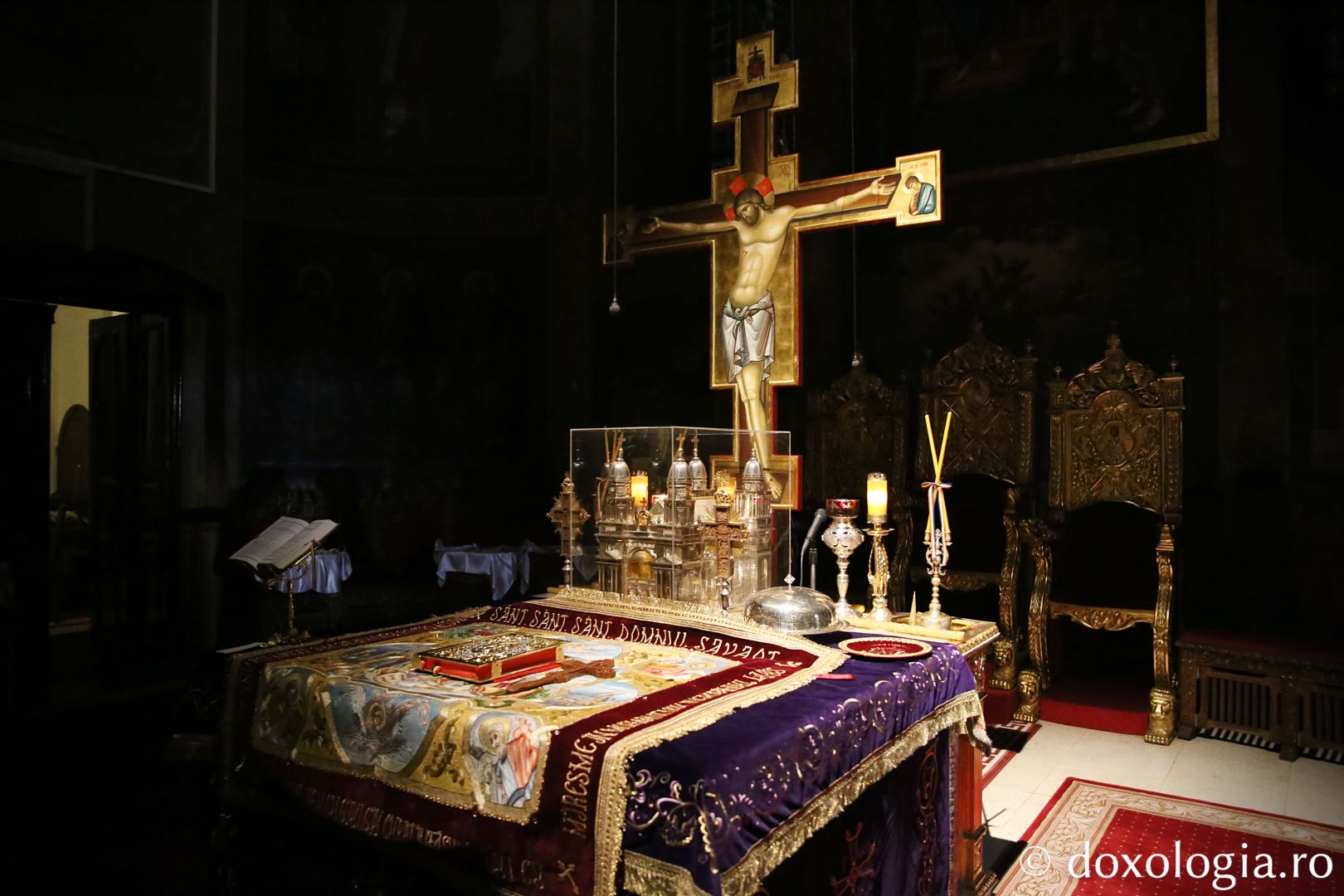 Denia Prohodului la Catedrala mitropolitană din Iași: „Aduceri aminte ale unor momente înfricoșătoare, sfinte și mari pentru istoria lumii”