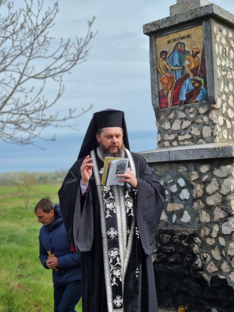 Procesiunea „Drumul Crucii” a avut loc și în acest an la Mănăstirea Hodoș-Bodrog