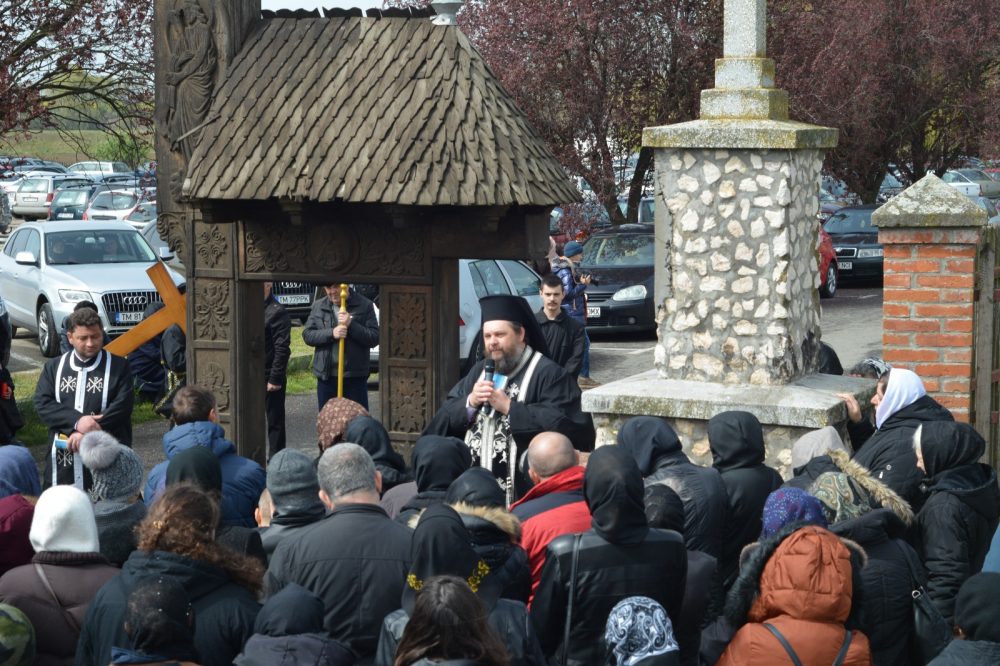 Procesiunea „Drumul Crucii” a avut loc și în acest an la Mănăstirea Hodoș-Bodrog