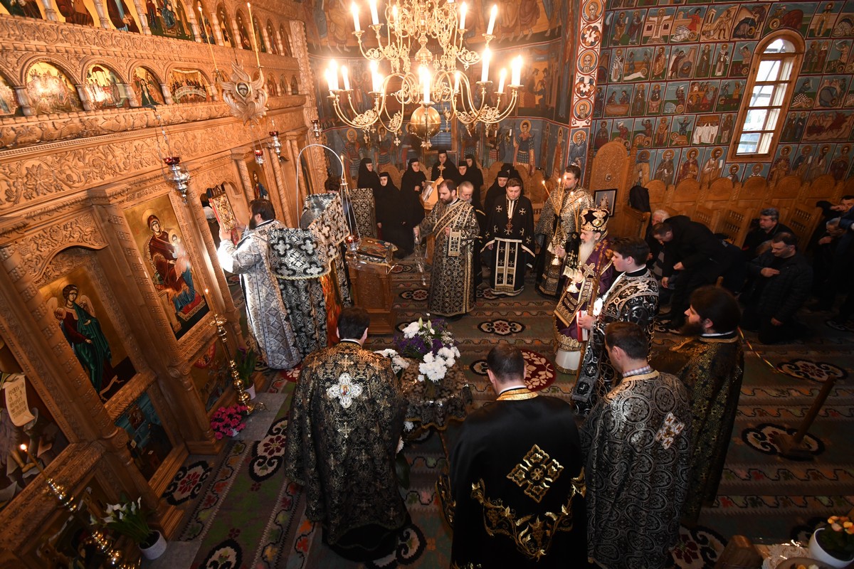 Prezenţă arhierească la 40 de zile de când stavrofora Irina Pântescu s-a mutat la cer