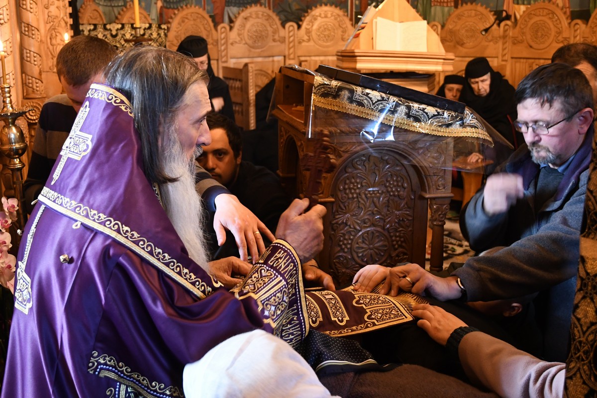 Prezenţă arhierească la 40 de zile de când stavrofora Irina Pântescu s-a mutat la cer