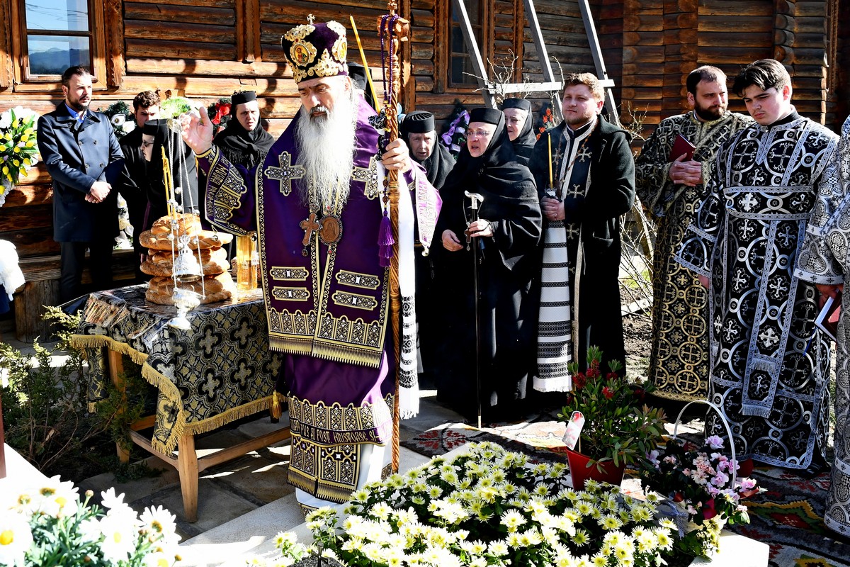 Prezenţă arhierească la 40 de zile de când stavrofora Irina Pântescu s-a mutat la cer