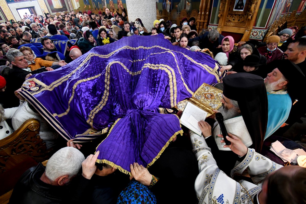 Taina Sfântului Maslu, în Duminica Floriilor, la Mănăstirea Hadâmbu