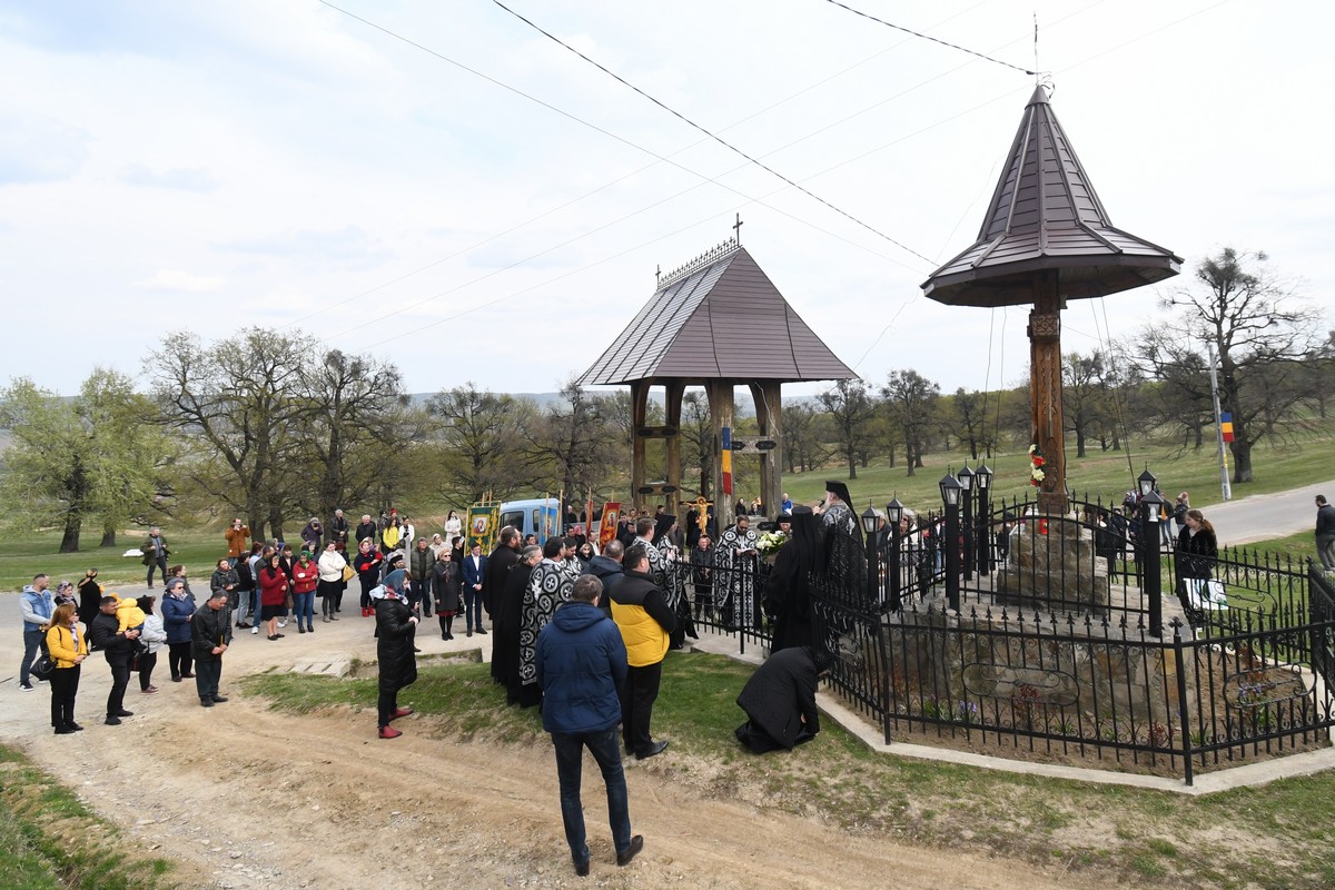 Procesiunea „Drumul Crucii”, la Mănăstirea Hadâmbu