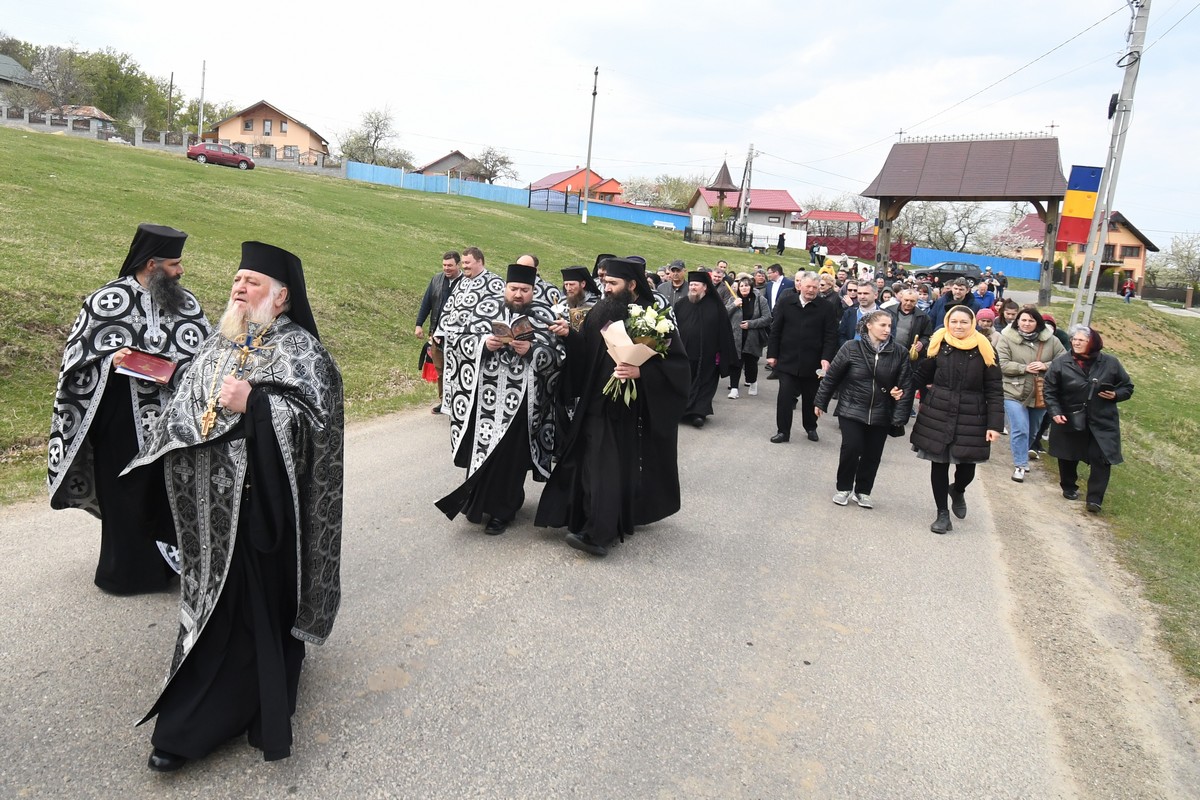 Procesiunea „Drumul Crucii”, la Mănăstirea Hadâmbu