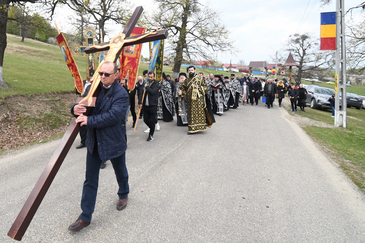Procesiunea „Drumul Crucii”, la Mănăstirea Hadâmbu