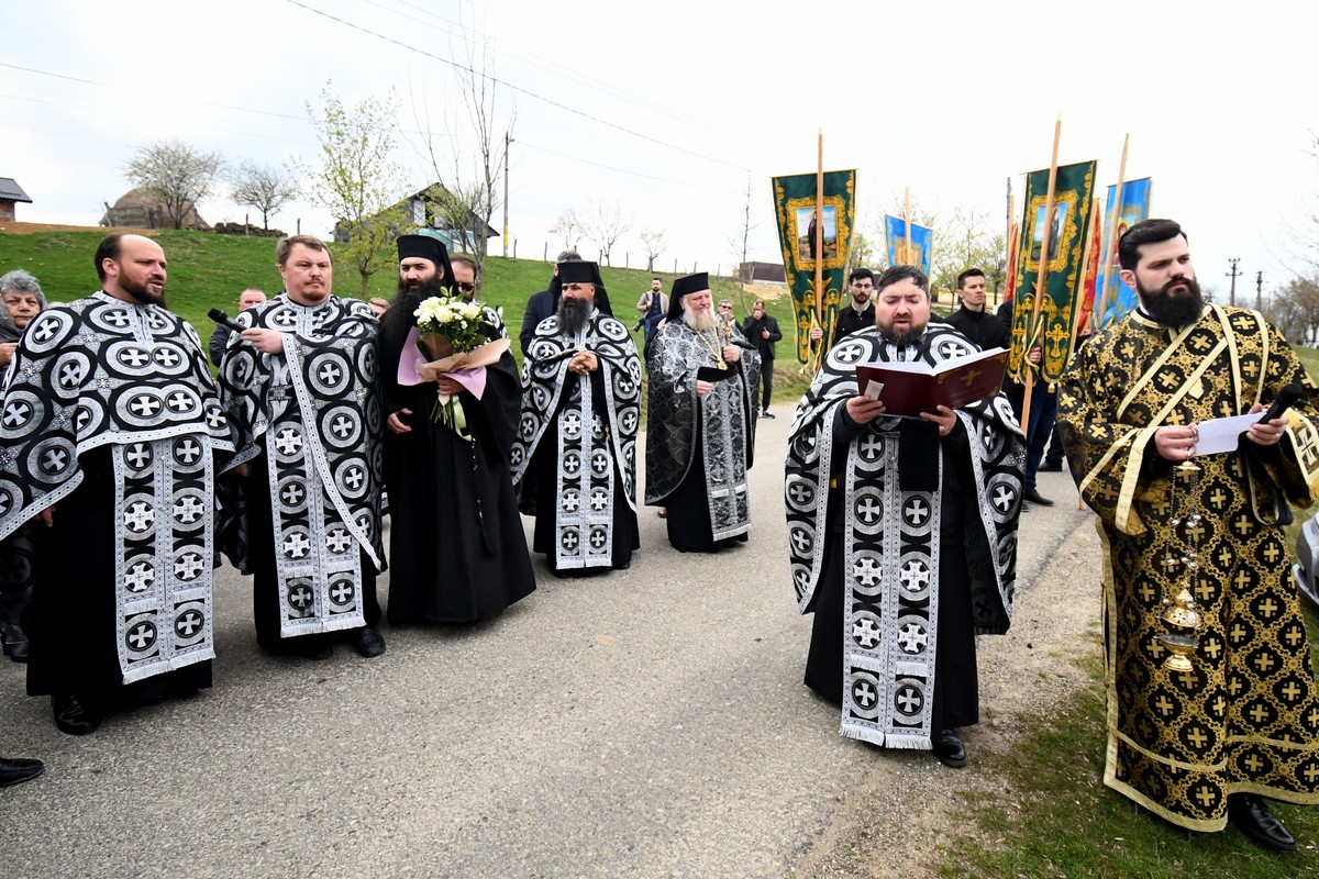 Procesiunea „Drumul Crucii”, la Mănăstirea Hadâmbu