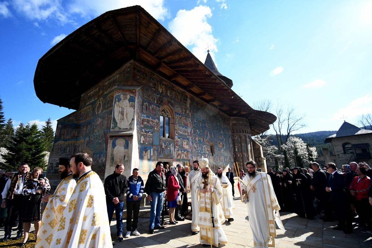 Hramul Mănăstirii Voroneț, serbat prin Liturghie arhierească