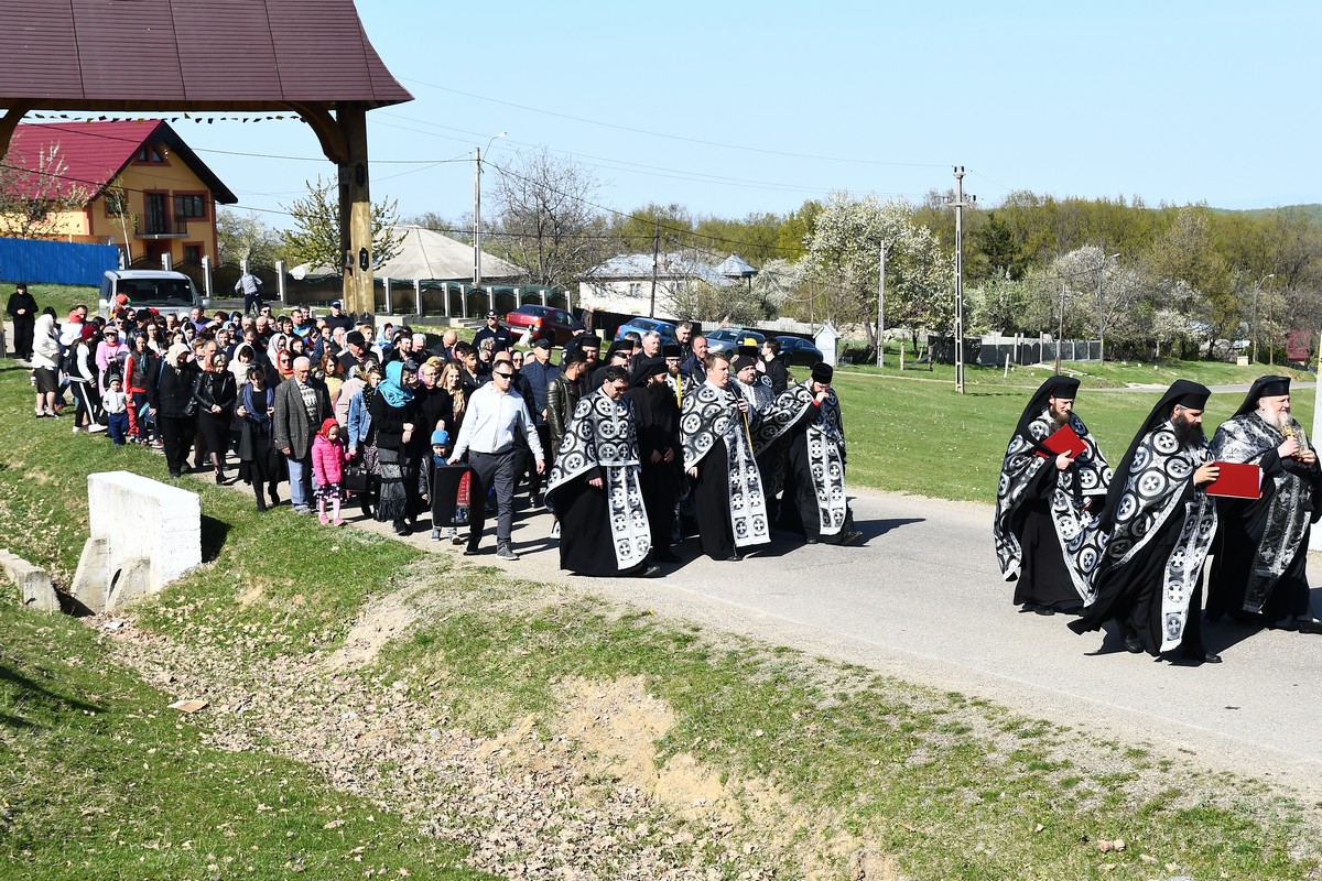 Procesiunea „Drumul Crucii” la Mănăstirea Hadâmbu, în Sfânta şi Marea Joi