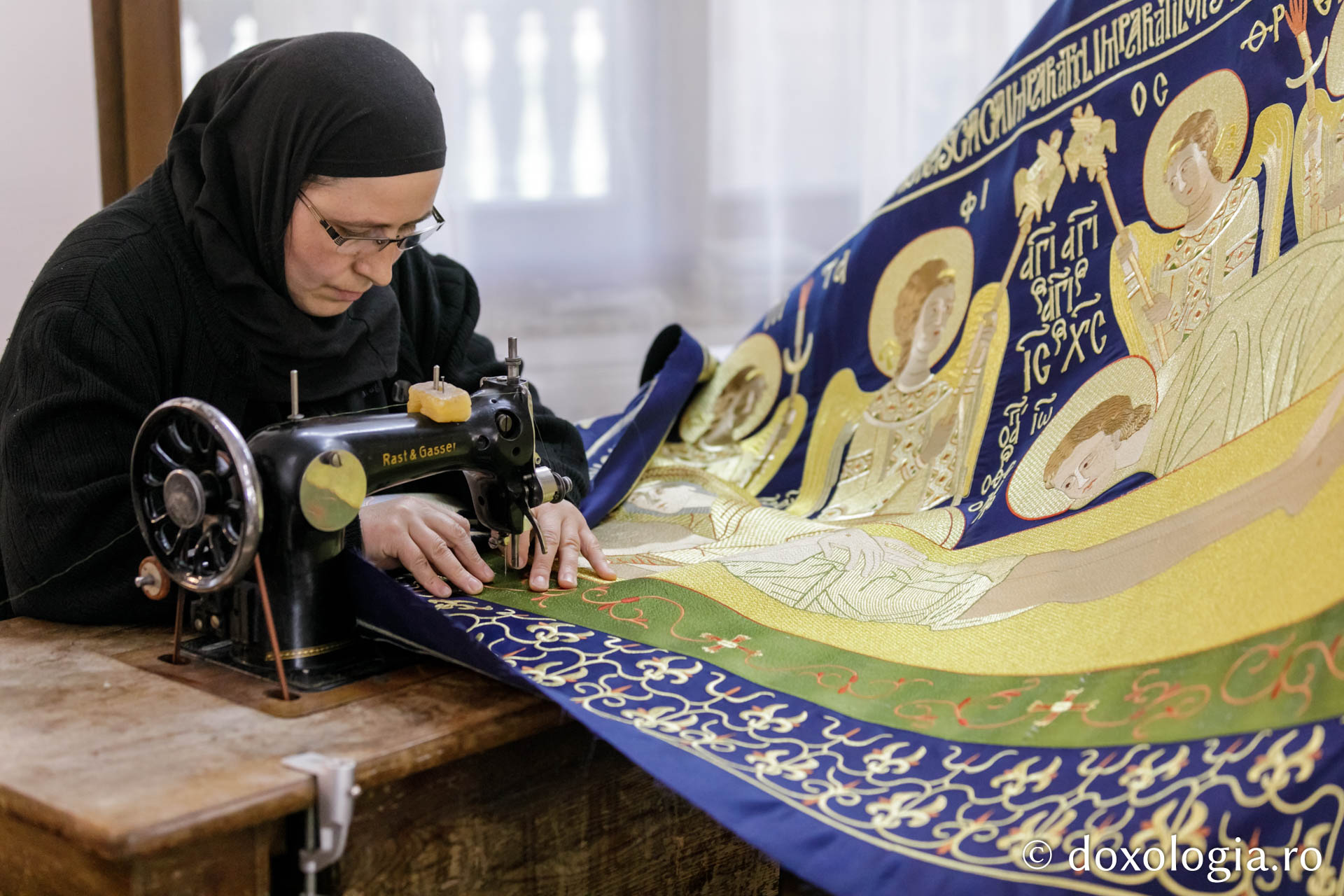 (Foto) Cel mai vechi epitaf din Țara Românească, adus la viață într-o mănăstire din Iași