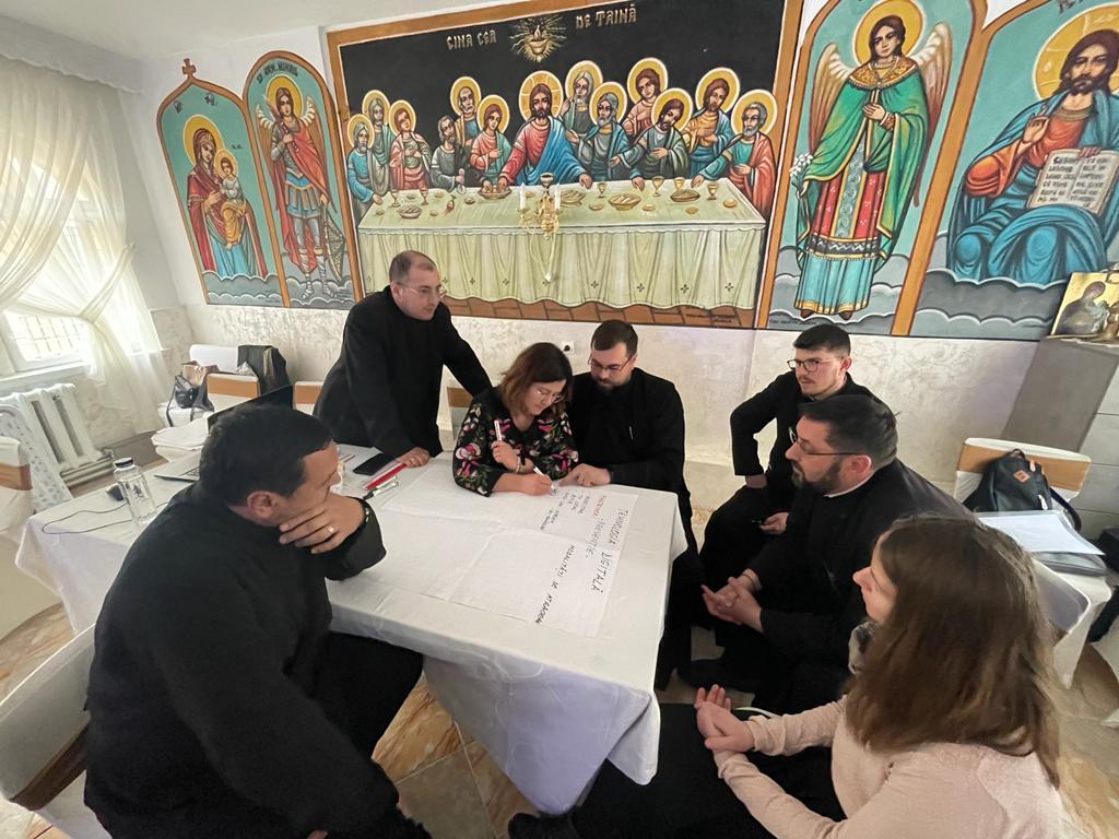 Curs în domeniul adicțiilor pentru 20 de preoți din Protoieria Bacău