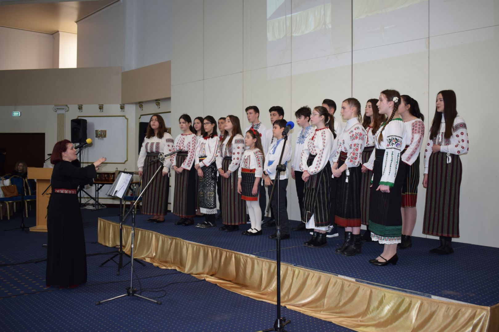 Tinerii Parohiei „Sfântul Ioan Botezătorul” din Botoșani au participat la Festivalul-Concurs de Muzică Sacră