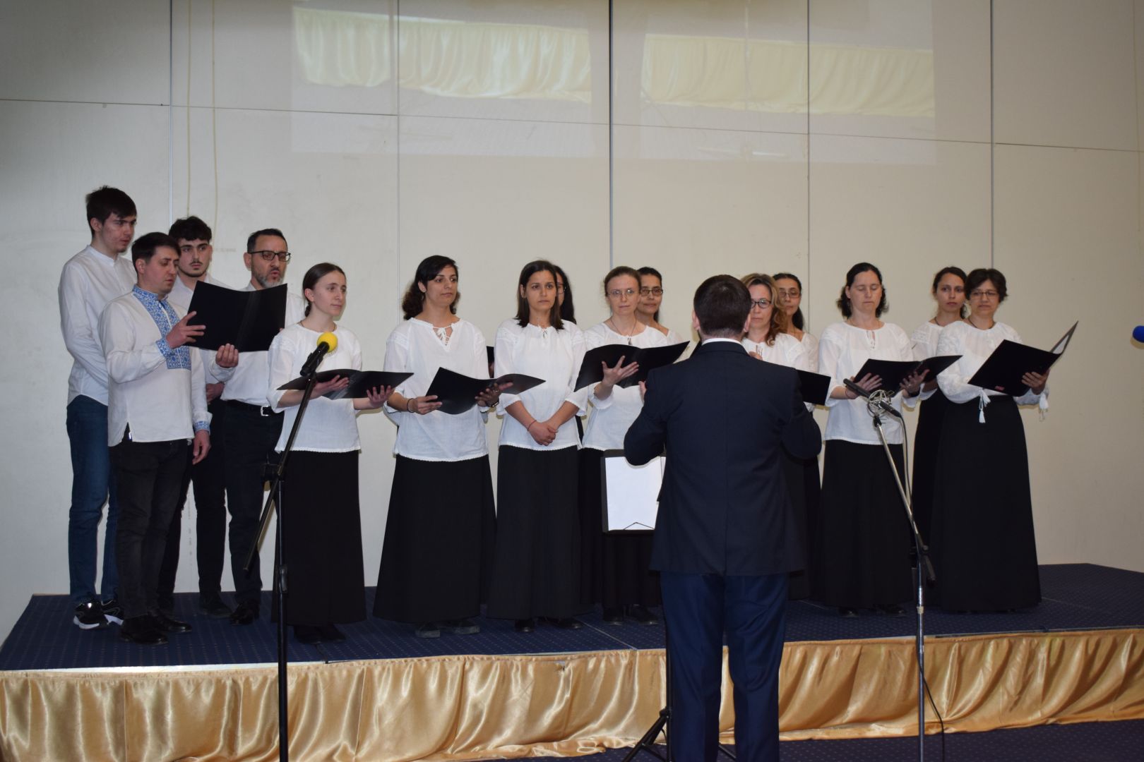 Tinerii Parohiei „Sfântul Ioan Botezătorul” din Botoșani au participat la Festivalul-Concurs de Muzică Sacră