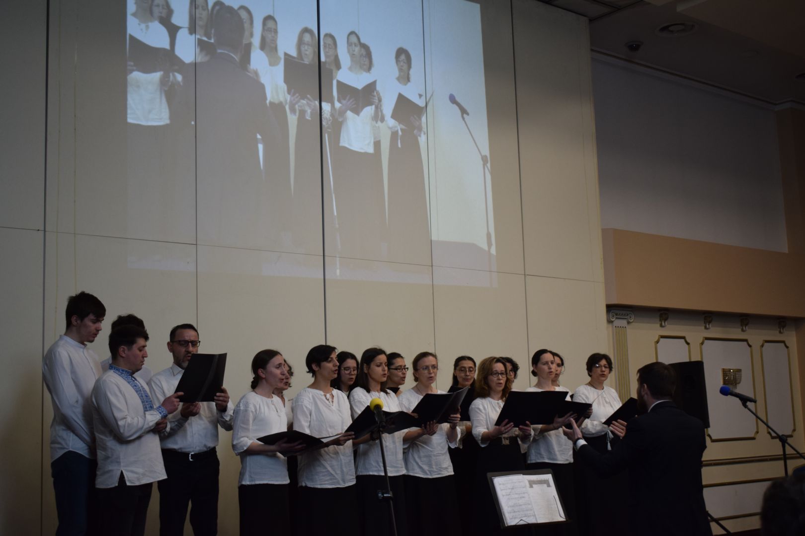 Tinerii Parohiei „Sfântul Ioan Botezătorul” din Botoșani au participat la Festivalul-Concurs de Muzică Sacră