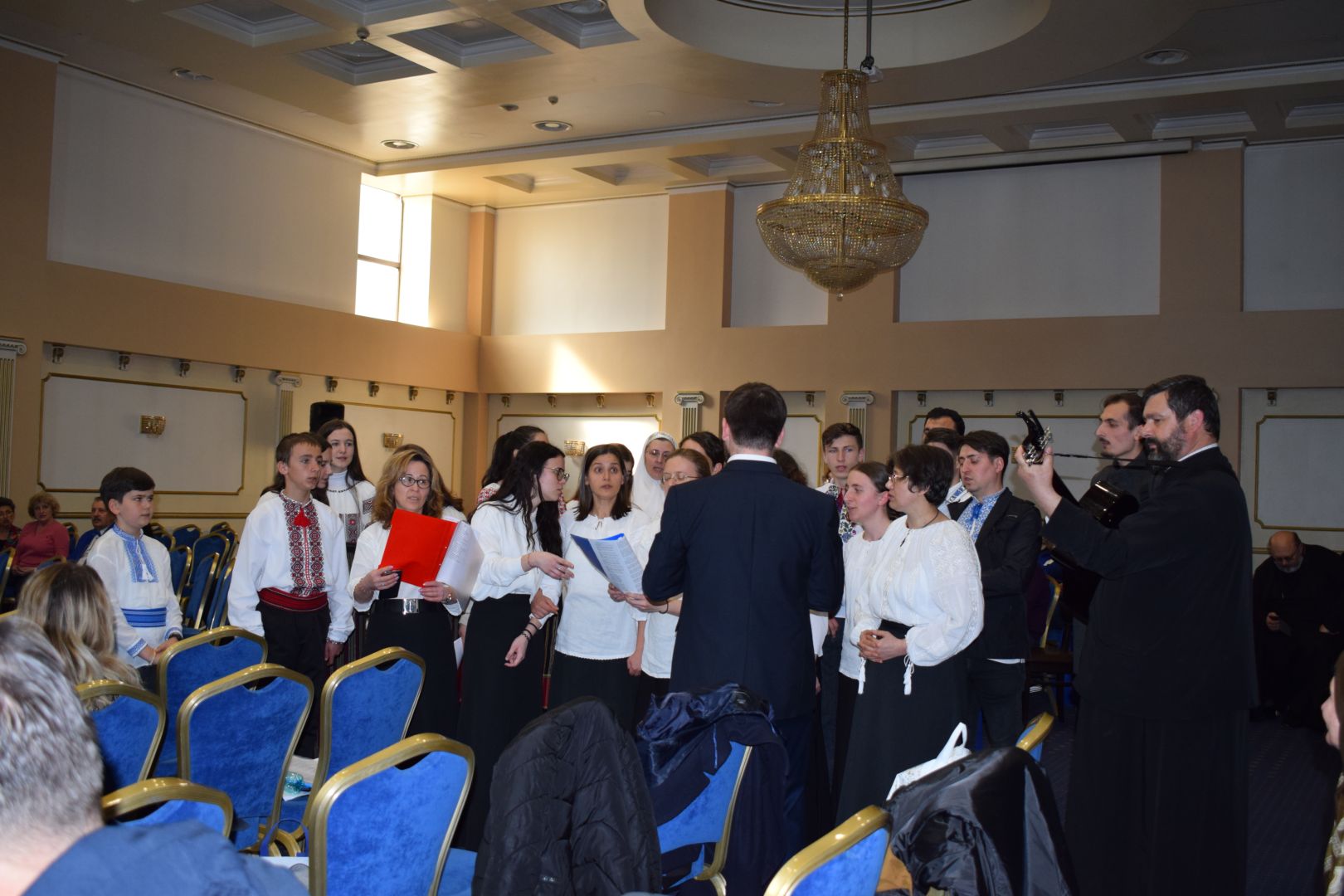 Tinerii Parohiei „Sfântul Ioan Botezătorul” din Botoșani au participat la Festivalul-Concurs de Muzică Sacră