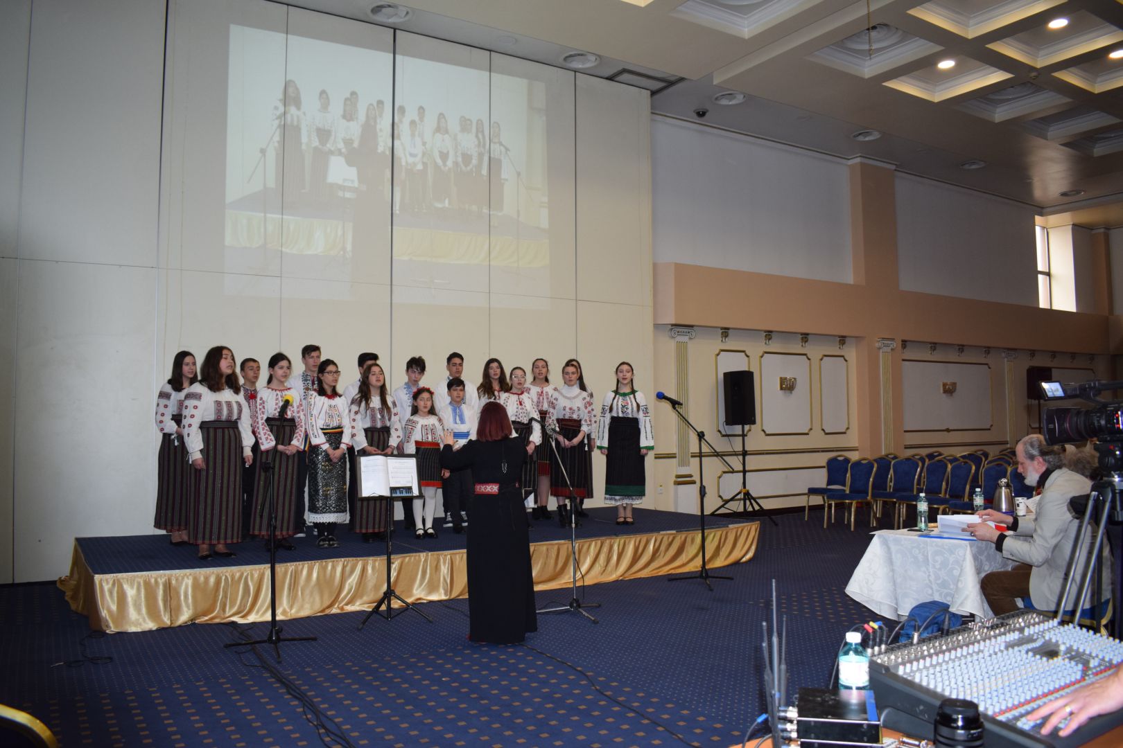 Tinerii Parohiei „Sfântul Ioan Botezătorul” din Botoșani au participat la Festivalul-Concurs de Muzică Sacră