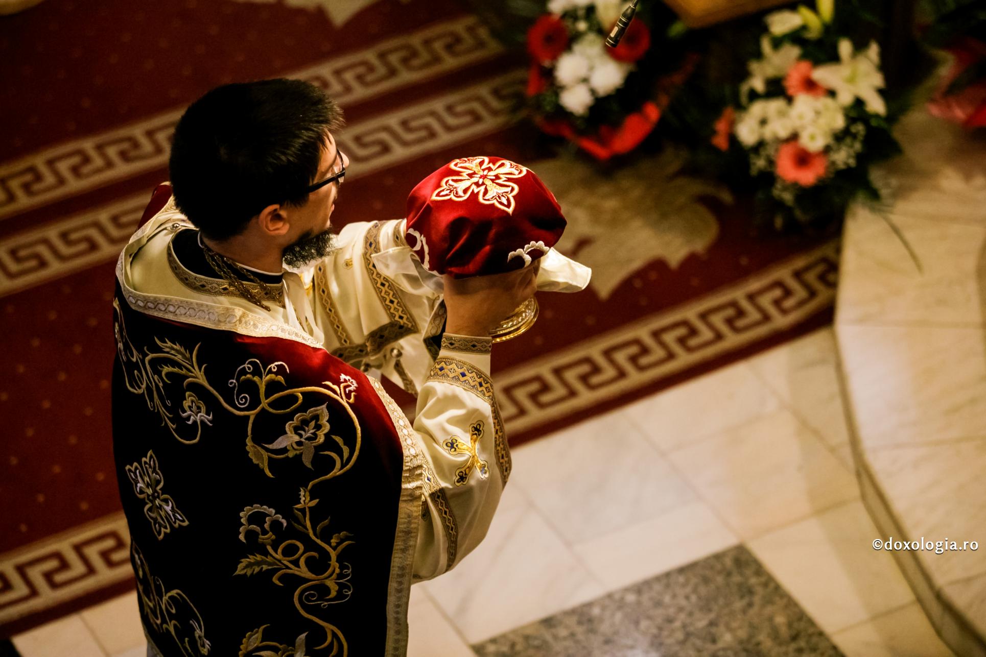 Nu trebuie să ceri sau să cauți minuni pe pământ, noi avem o minune – Dumnezeiasca Liturghie