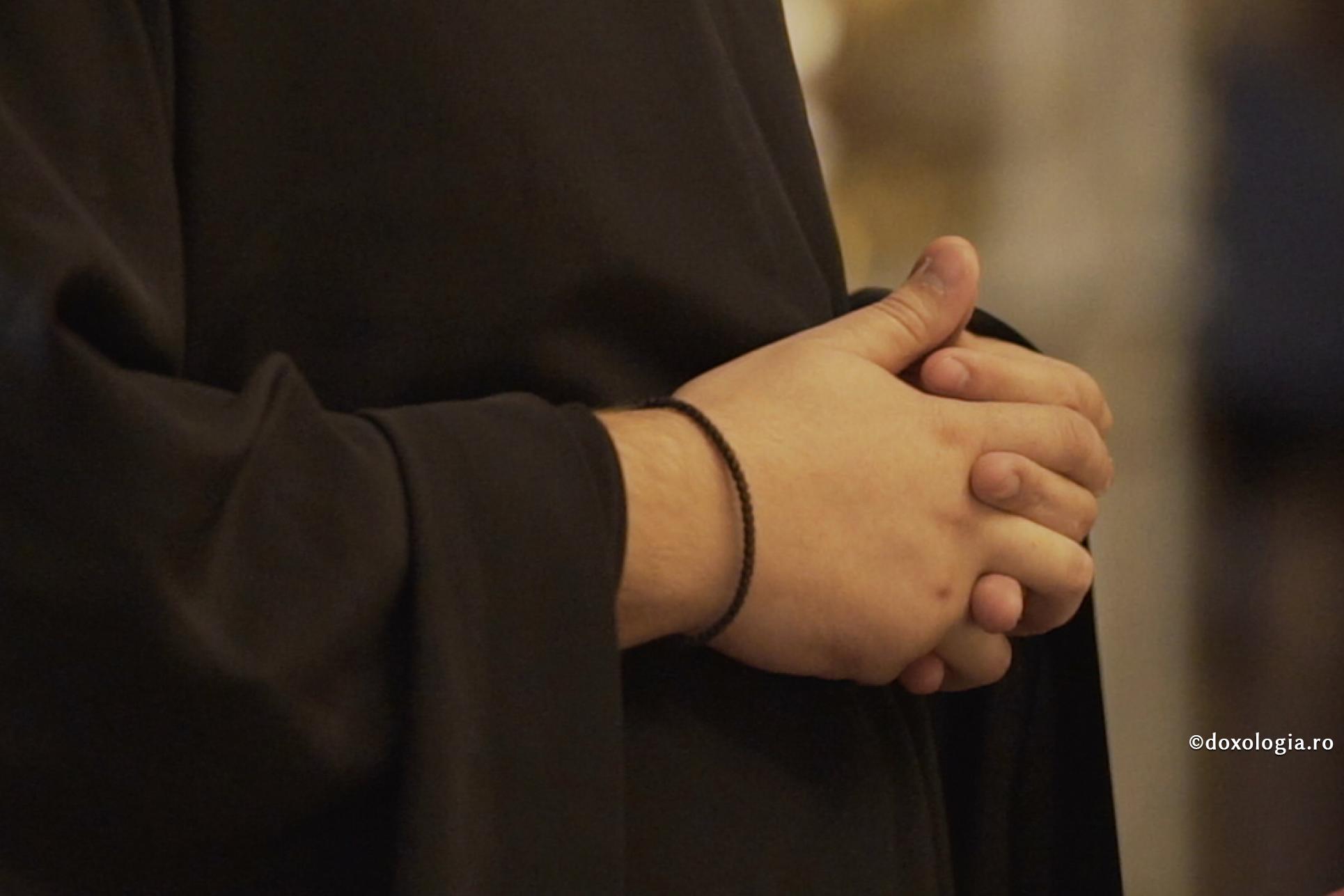 Obiceiurile păcătoase sunt ca niște lanțuri pe om