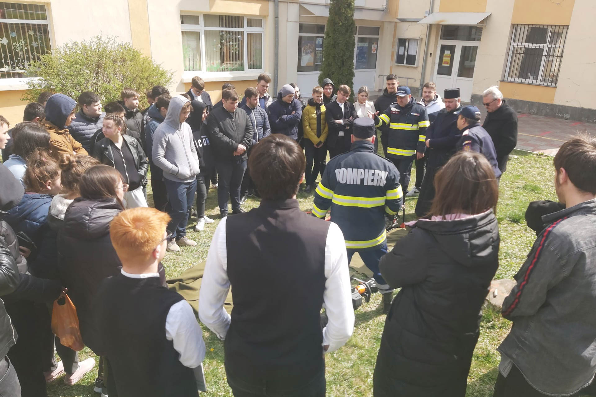 Instructaj PSI-SU la Seminarul Teologic Liceal Ortodox „Sfântul Gheorghe” – Botoșani Instructaj PSI-SU la Seminarul Teologic Liceal Ortodox „Sfântul Gheorghe” – Botoșani