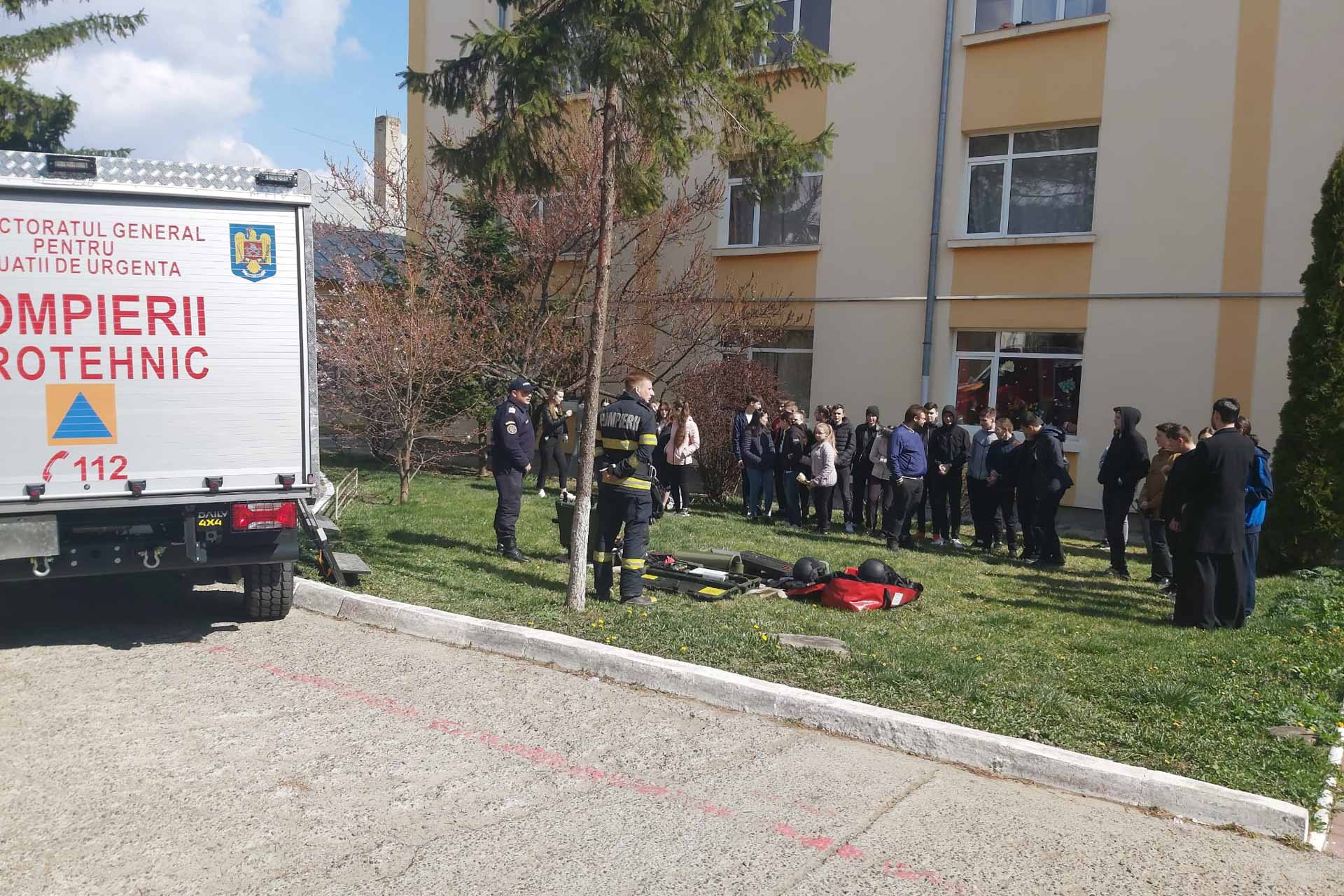 Instructaj PSI-SU la Seminarul Teologic Liceal Ortodox „Sfântul Gheorghe” – Botoșani Instructaj PSI-SU la Seminarul Teologic Liceal Ortodox „Sfântul Gheorghe” – Botoșani