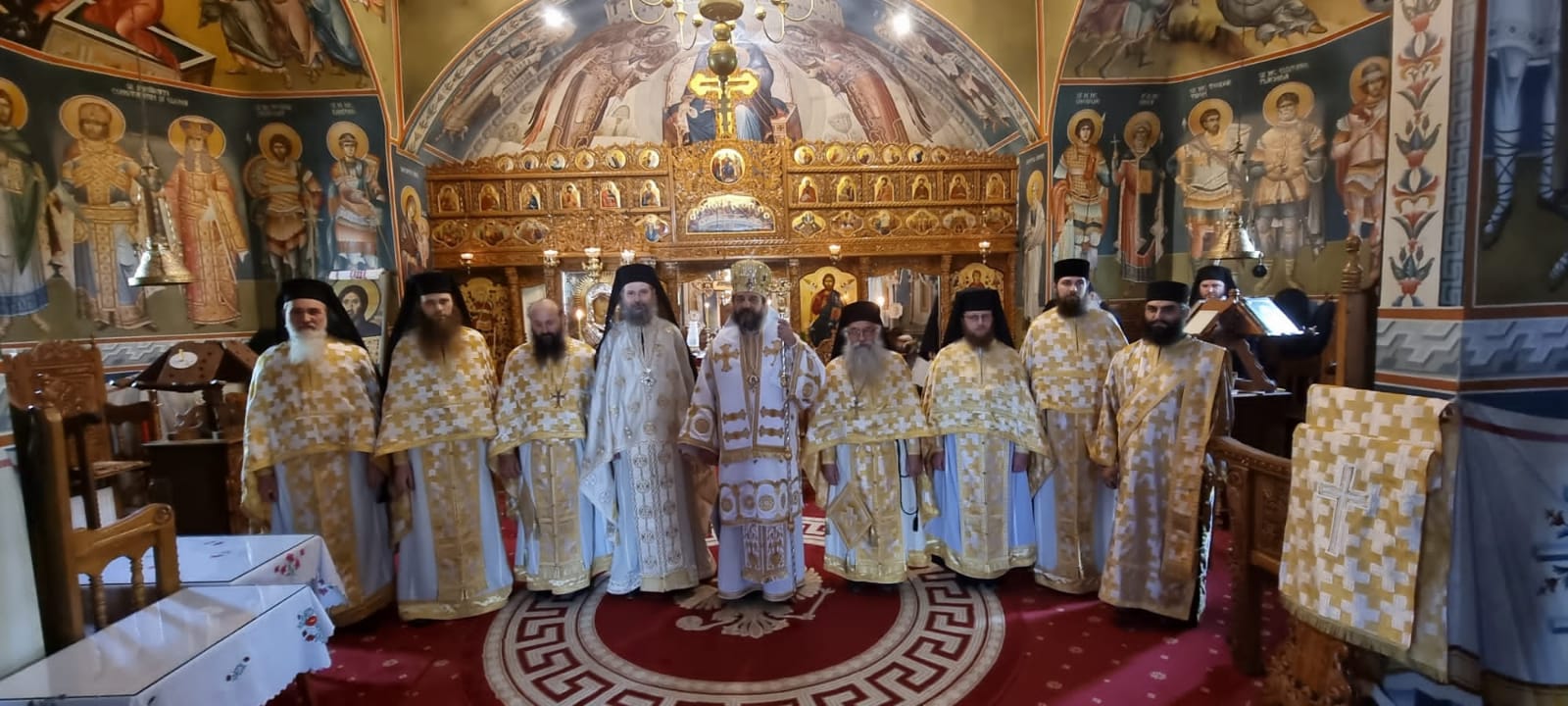 Părintele Episcop-vicar Nichifor Botoșăneanul, de Înviere la Piatra Neamț: „Vestim unii altora «Hristos a înviat» ca să pătrundă mai adânc în sufletul nostru”