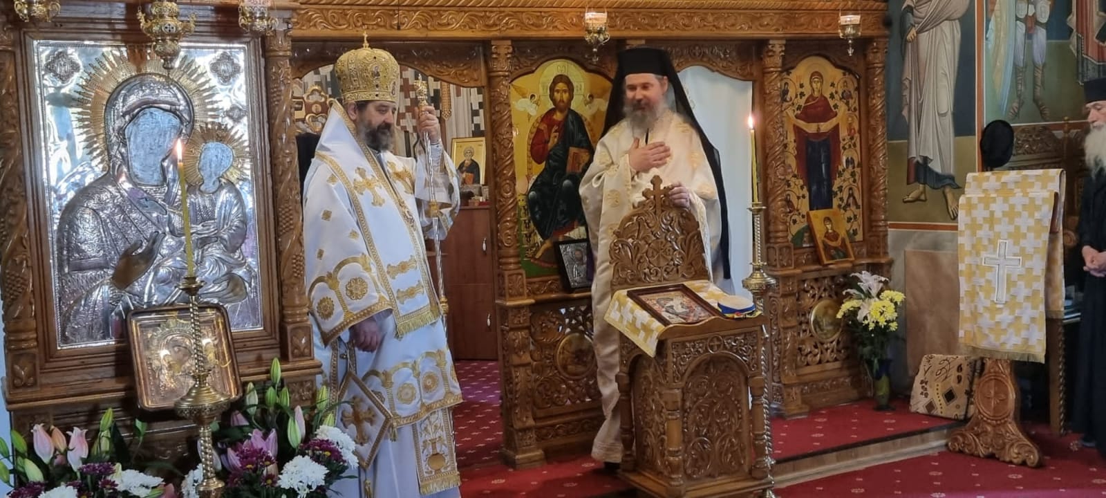 Părintele Episcop-vicar Nichifor Botoșăneanul, de Înviere la Piatra Neamț: „Vestim unii altora «Hristos a înviat» ca să pătrundă mai adânc în sufletul nostru”