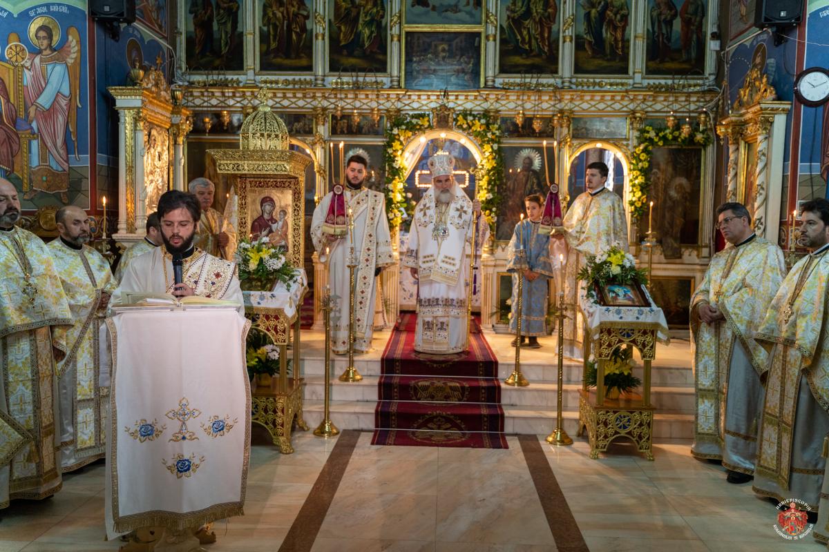 Liturghie arhierească la Biserica „Buna Vestire” din Bacău