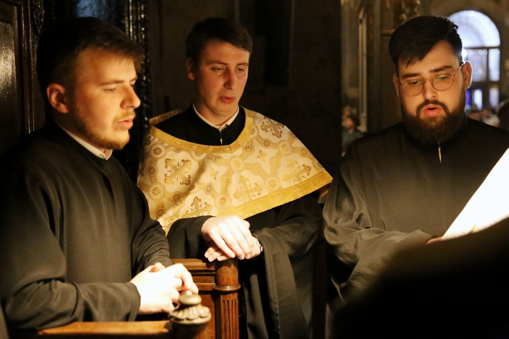 Părintele Mitropolit Teofan la Liturghia Darurilor: „Vremea postului, precum întreaga noastră viață, sunt o cruce pe care omul o duce”