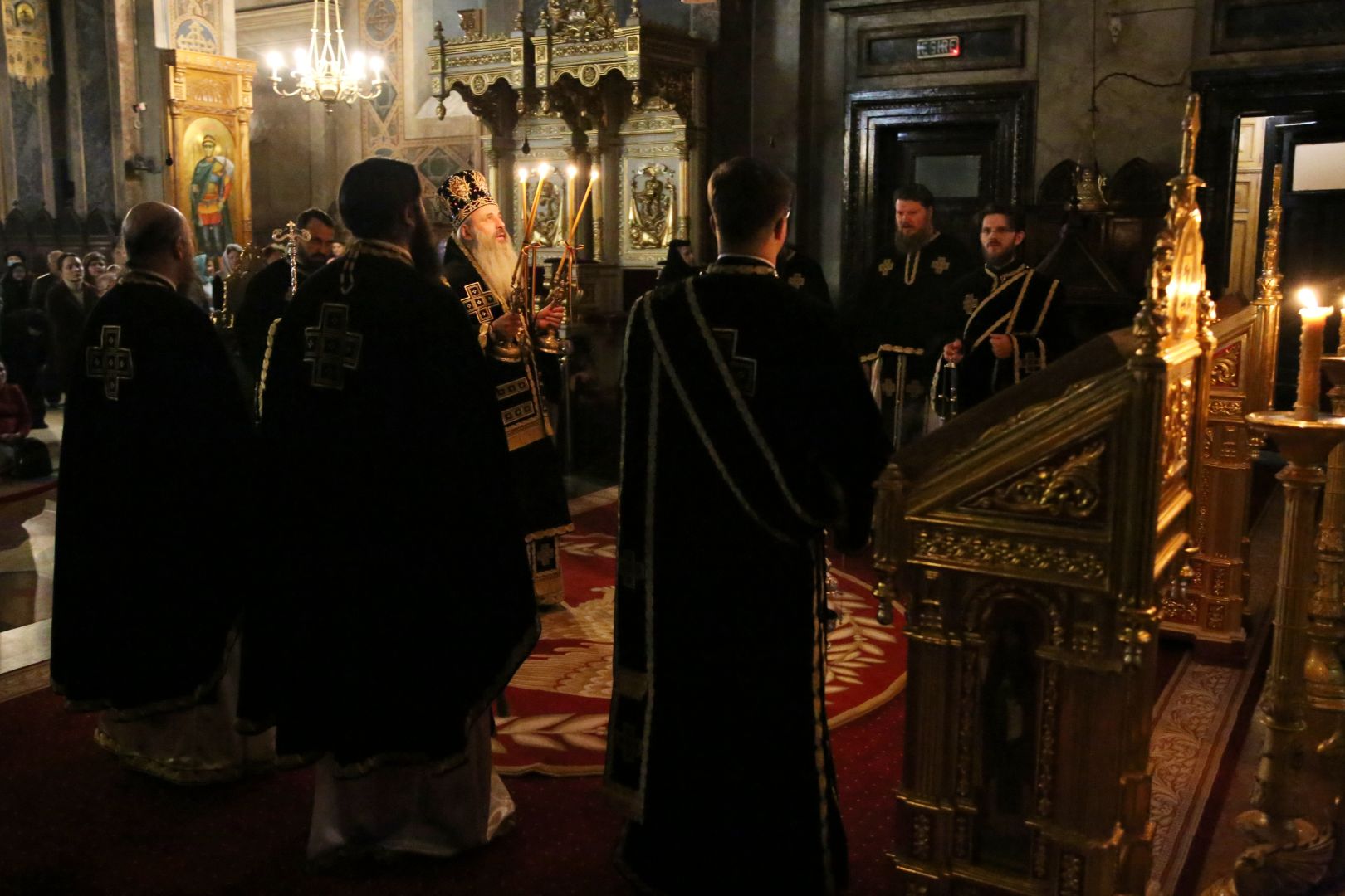 Părintele Mitropolit Teofan la Liturghia Darurilor: „Vremea postului, precum întreaga noastră viață, sunt o cruce pe care omul o duce”