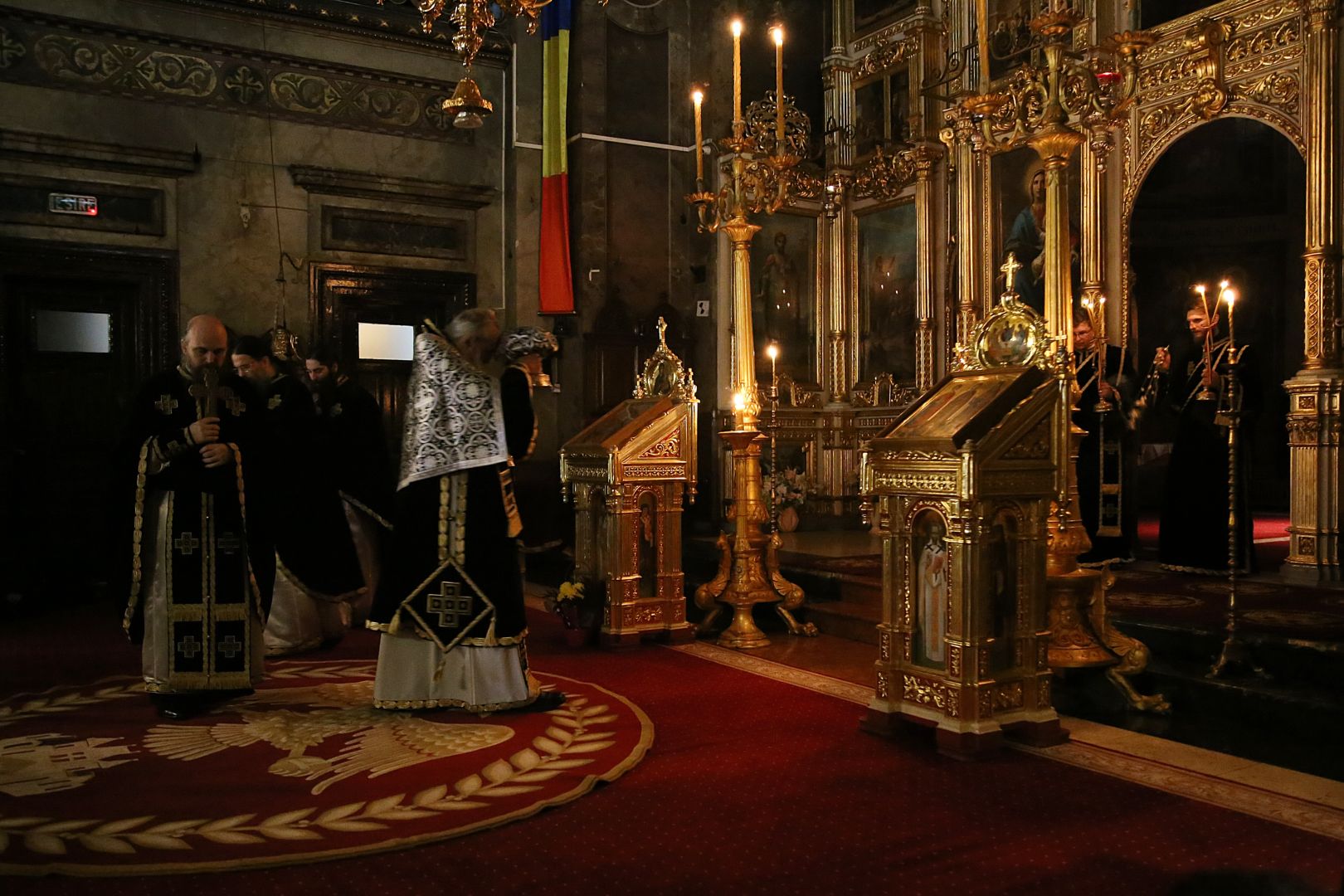 Părintele Mitropolit Teofan la Liturghia Darurilor: „Vremea postului, precum întreaga noastră viață, sunt o cruce pe care omul o duce”