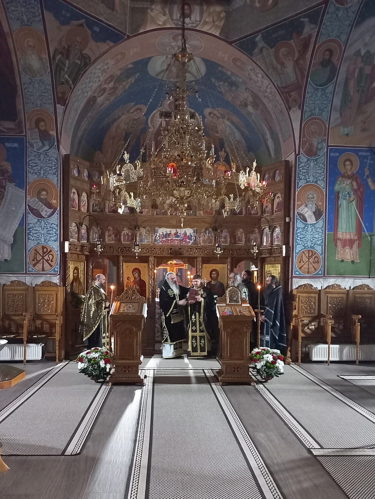 Slujiri arhierești la mănăstirile din județul Neamț. Două monahii au fost hirotesite stavrofore de IPS Teofan