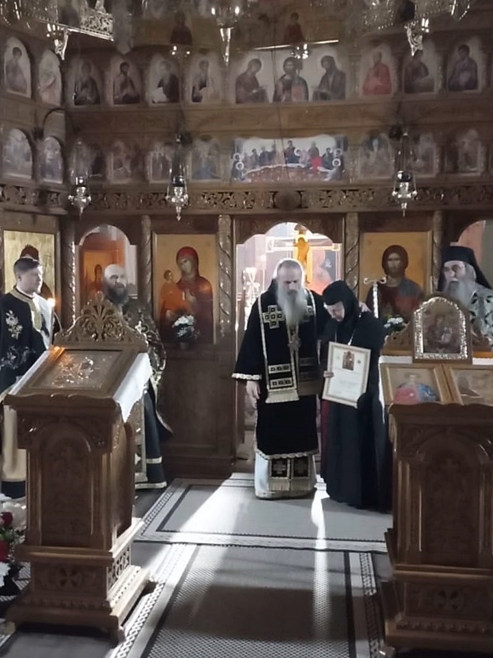 Slujiri arhierești la mănăstirile din județul Neamț. Două monahii au fost hirotesite stavrofore de IPS Teofan