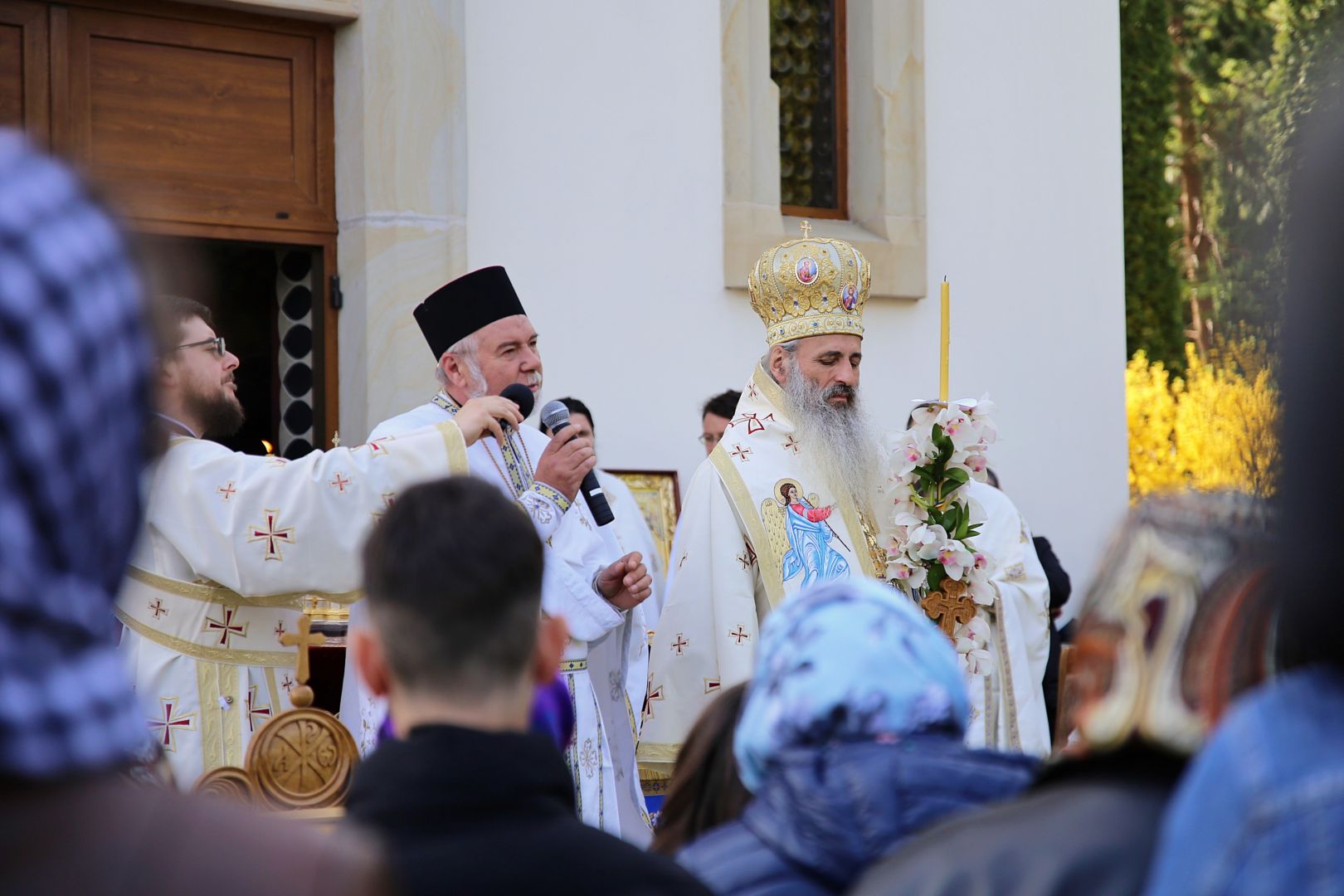 Foto: Flavius Popa Hramul Municipiului Botoșani, în prezența Părintelui Mitropolit Teofan. Ierarhul a săvârșit și slujba Botezului pentru prunca Iustina