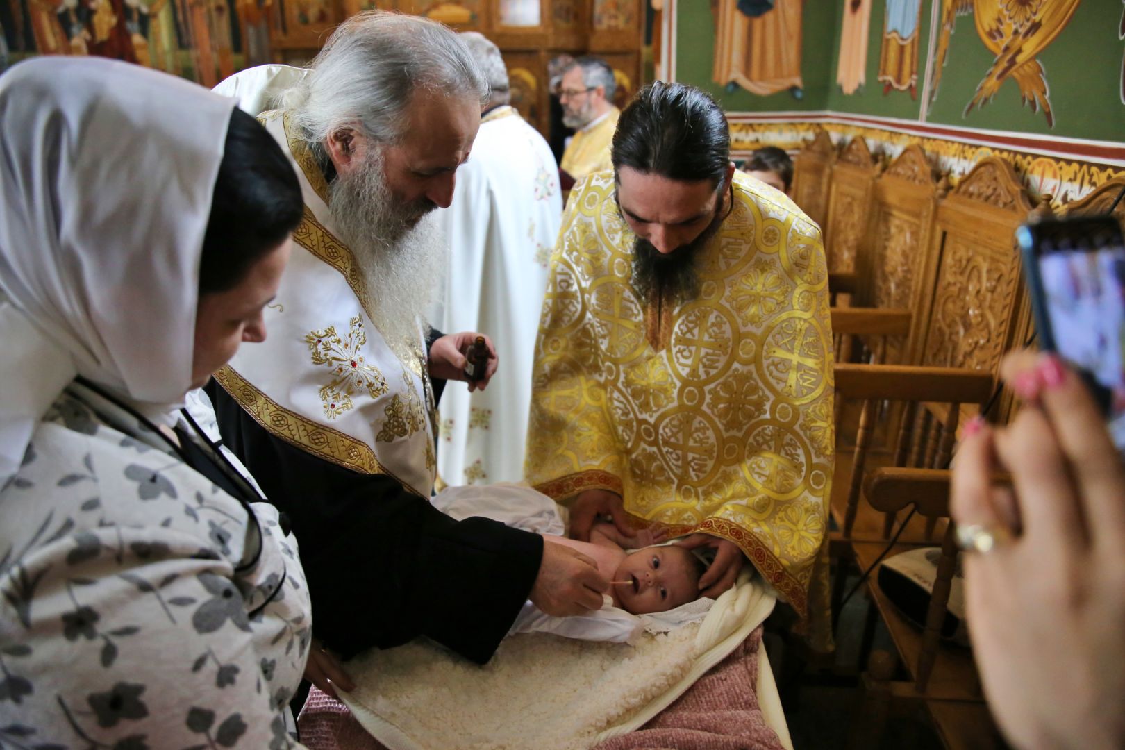 Foto: Flavius Popa Hramul Municipiului Botoșani, în prezența Părintelui Mitropolit Teofan. Ierarhul a săvârșit și slujba Botezului pentru prunca Iustina