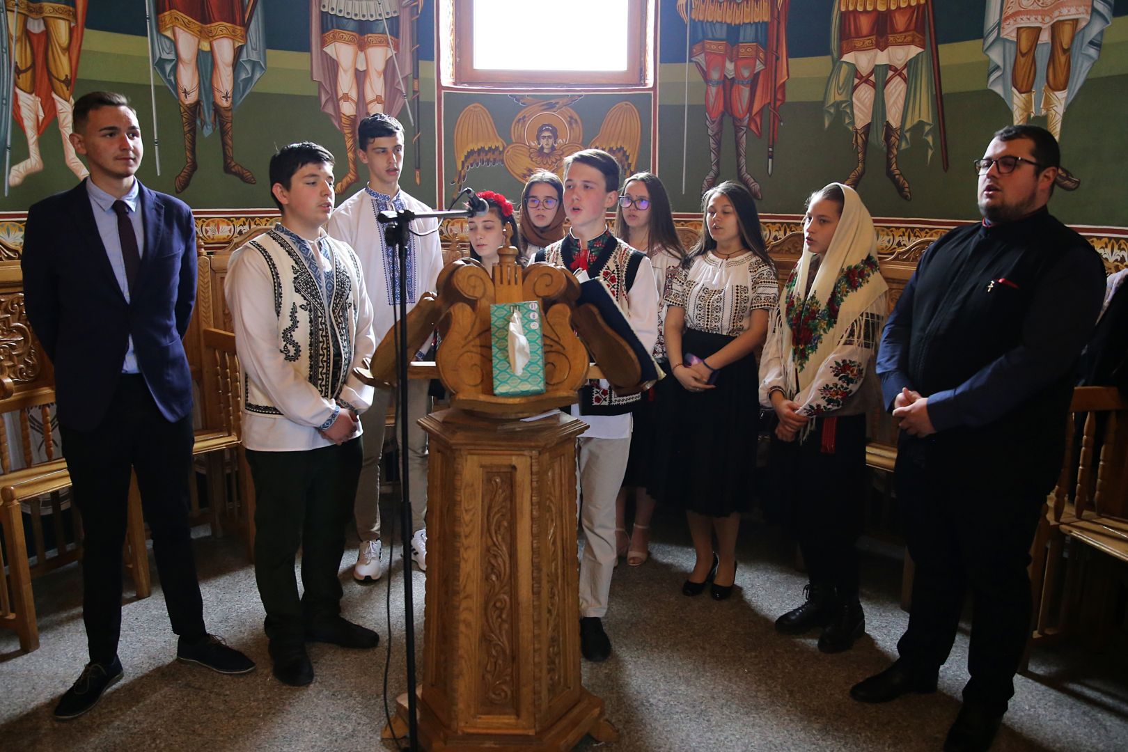 Foto: Flavius Popa Hramul Municipiului Botoșani, în prezența Părintelui Mitropolit Teofan. Ierarhul a săvârșit și slujba Botezului pentru prunca Iustina